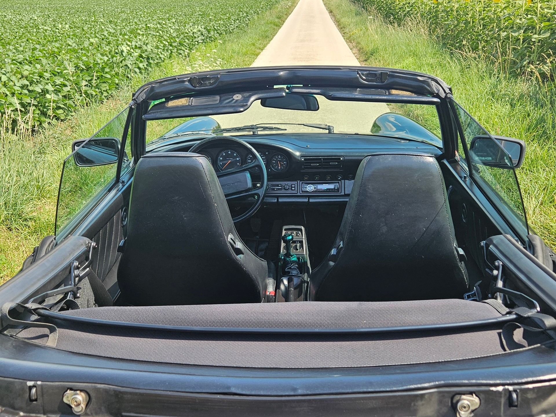 PORSCHE 911 Carrera 4 Cabrio-image-2