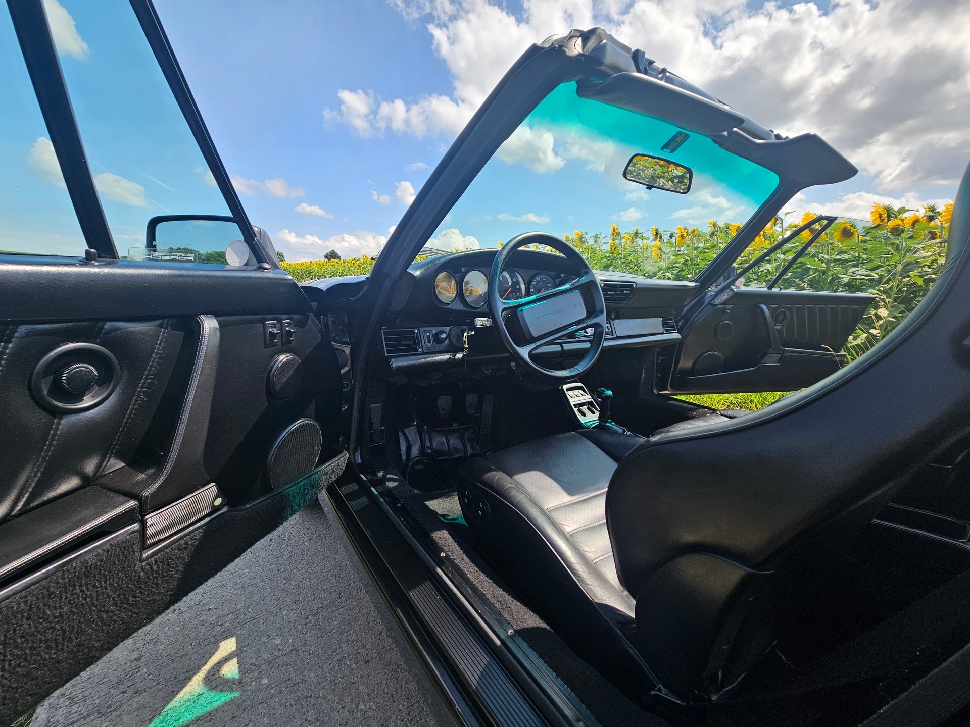 PORSCHE 911 Carrera 4 Cabrio-image-11