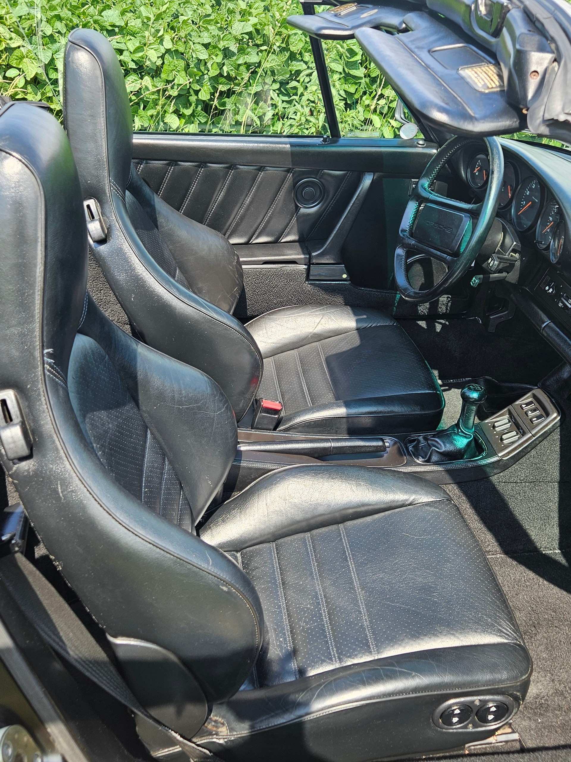 PORSCHE 911 Carrera 4 Cabrio-image-10