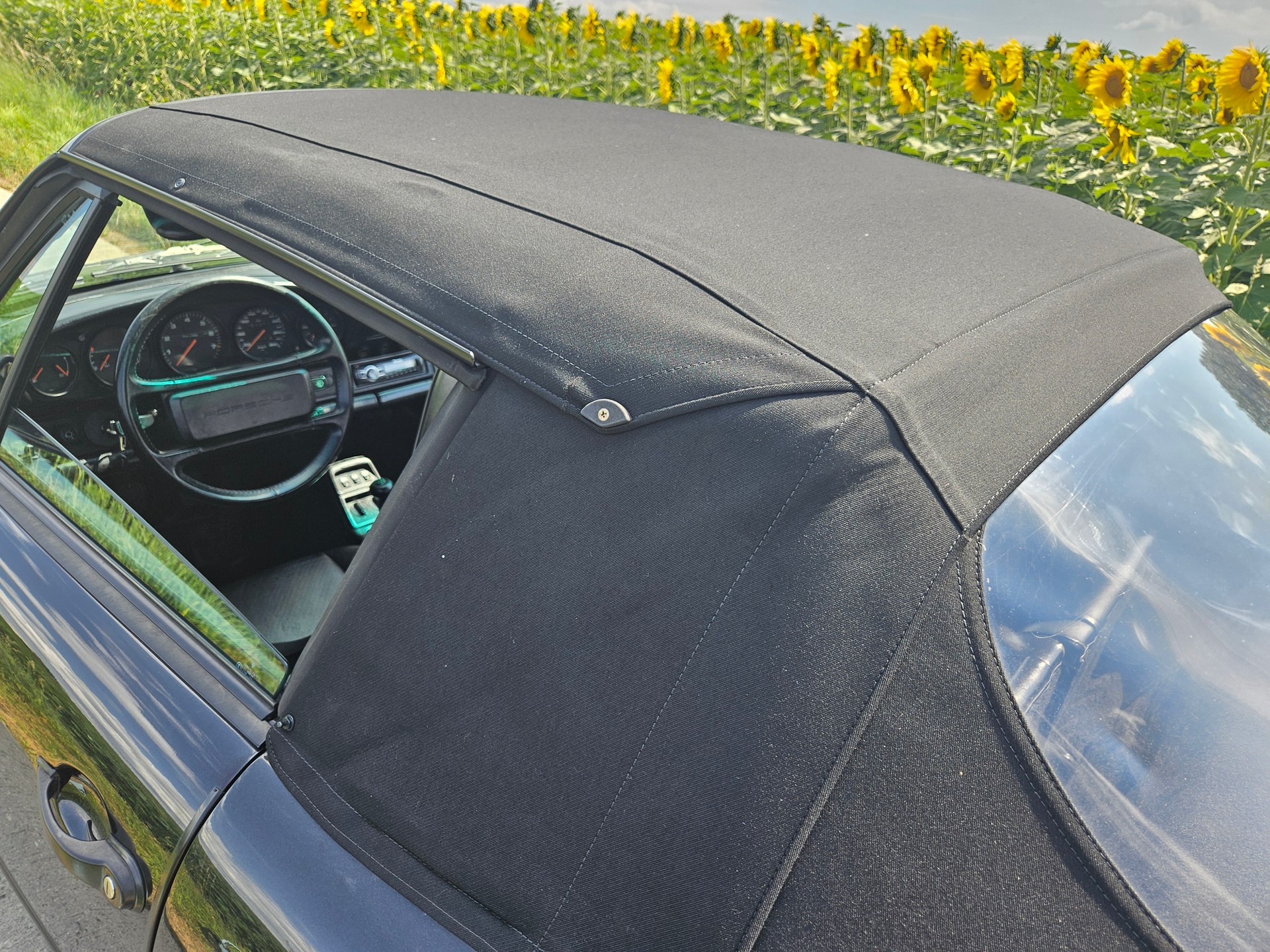 PORSCHE 911 Carrera 4 Cabrio-image-14