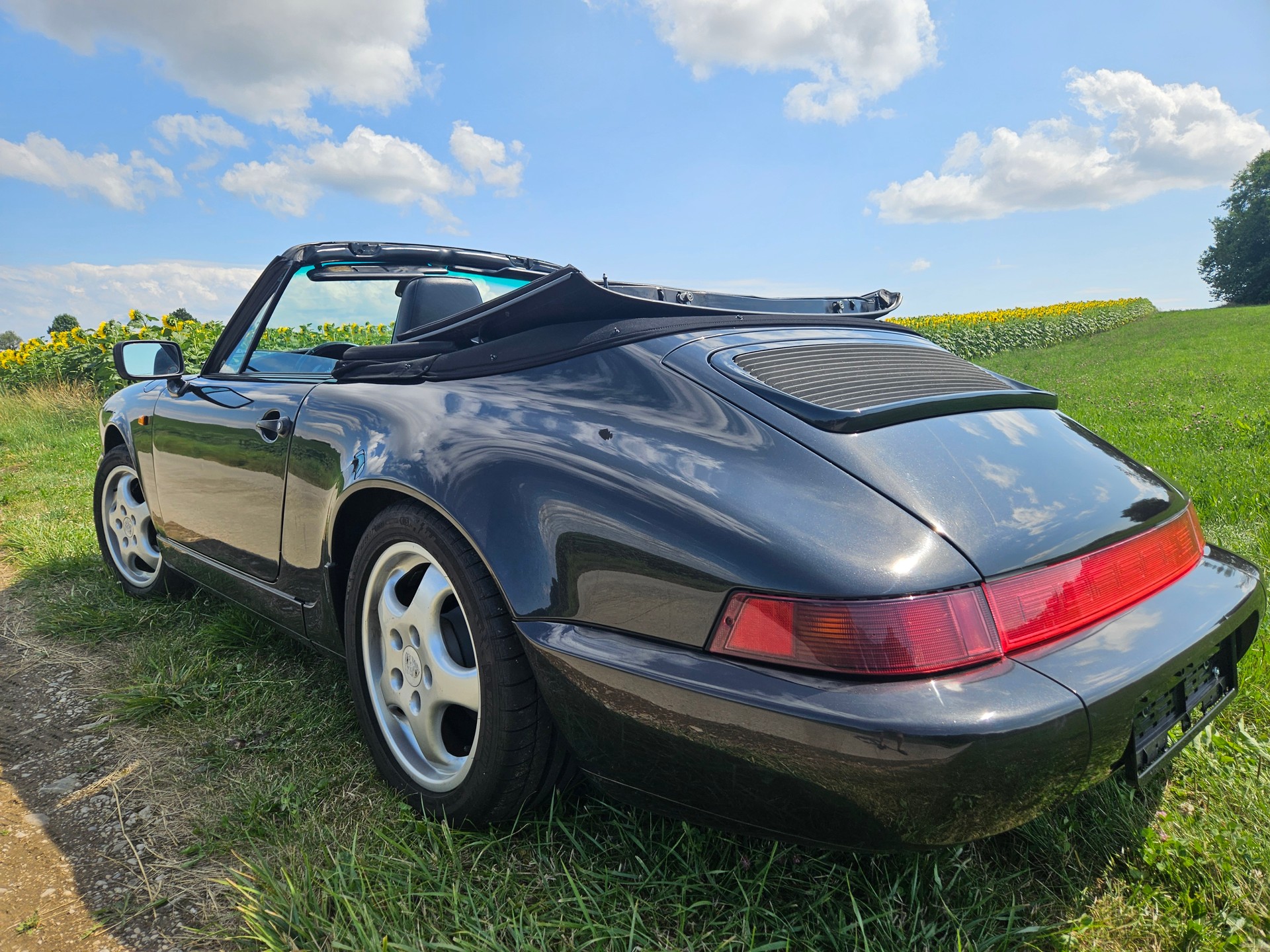 PORSCHE 911 Carrera 4 Cabrio-image-1