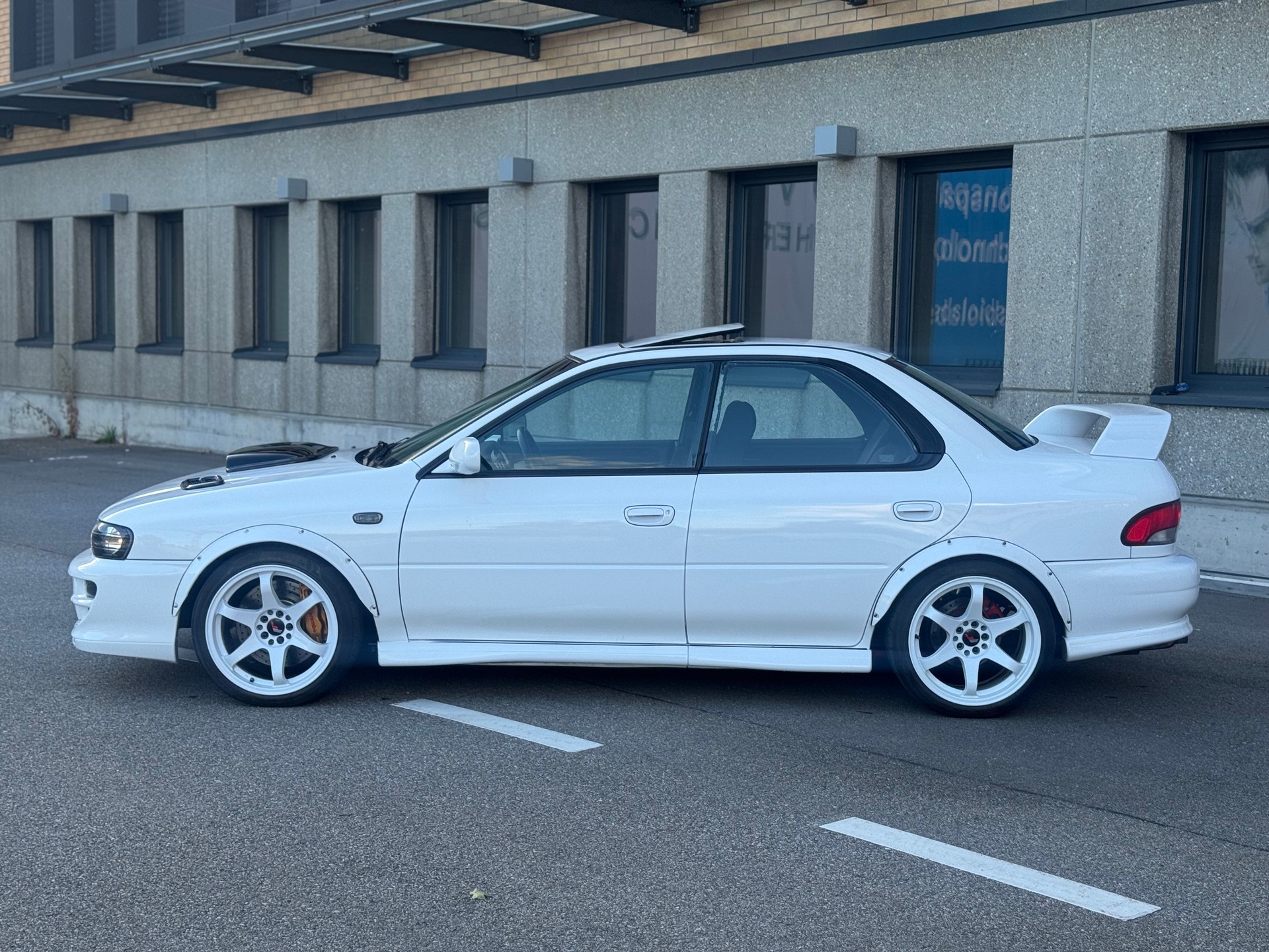 SUBARU Impreza 2.0 Turbo-image-1