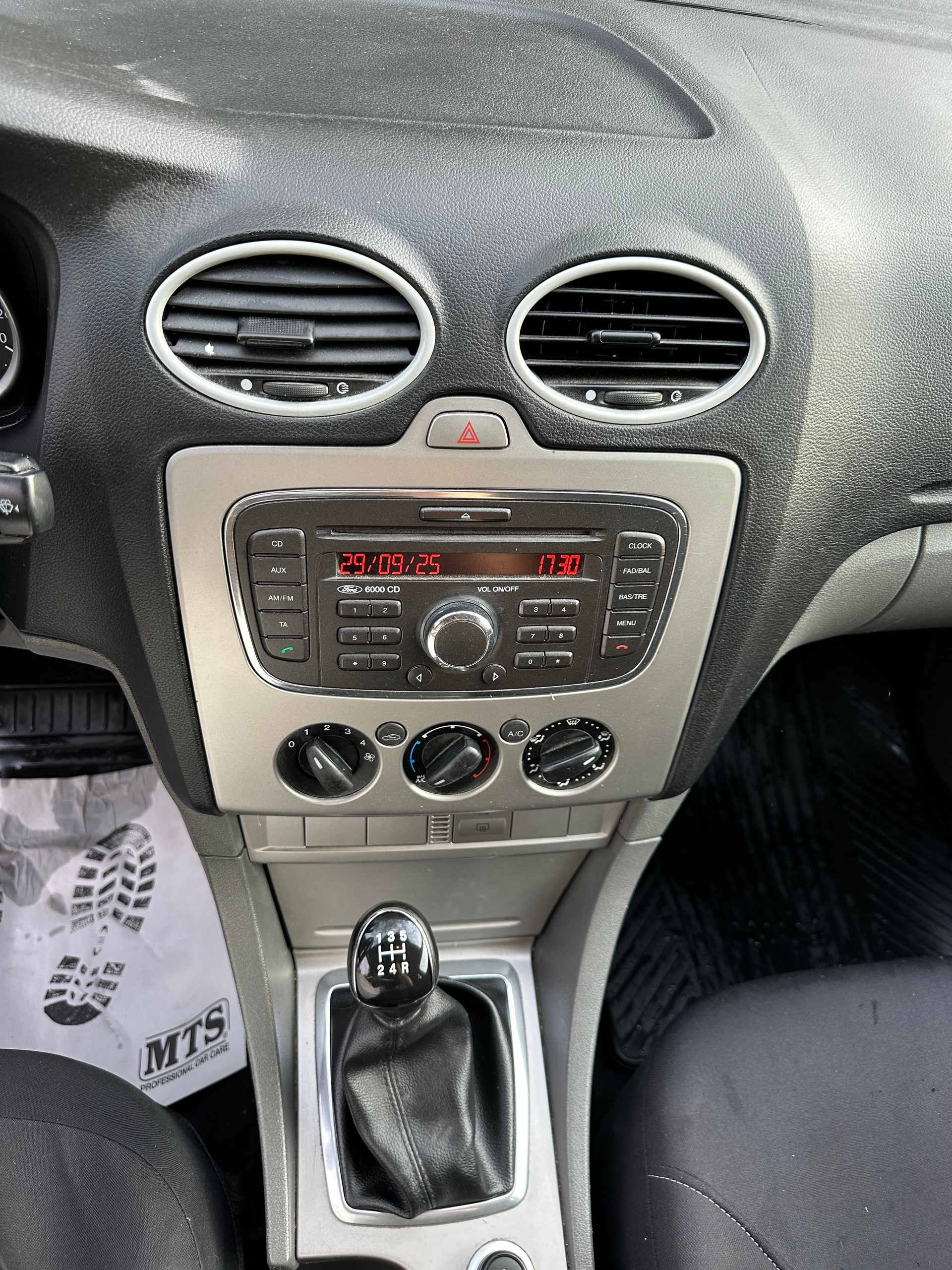 FORD Focus 1.6 TDCi Carving-image-10