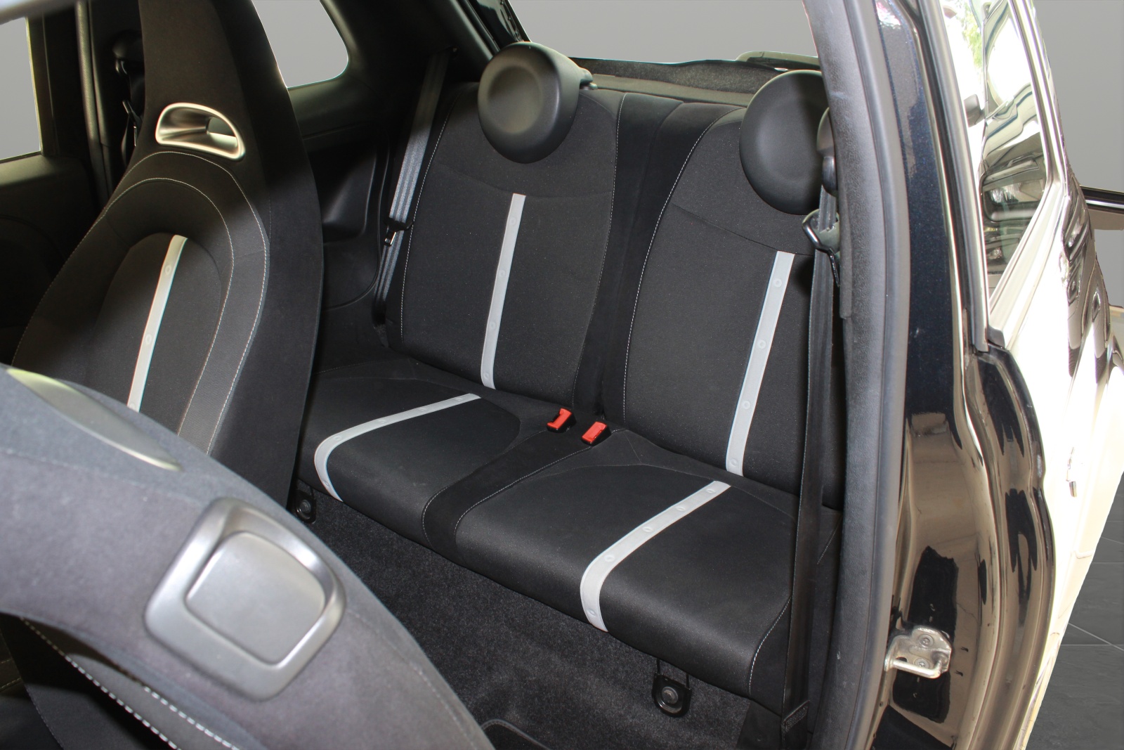 FIAT 500 1.4 16V Turbo Abarth-image-11