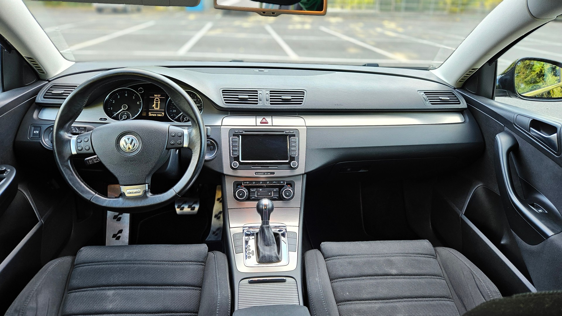 VW Passat Variant R36 4Motion-image-6