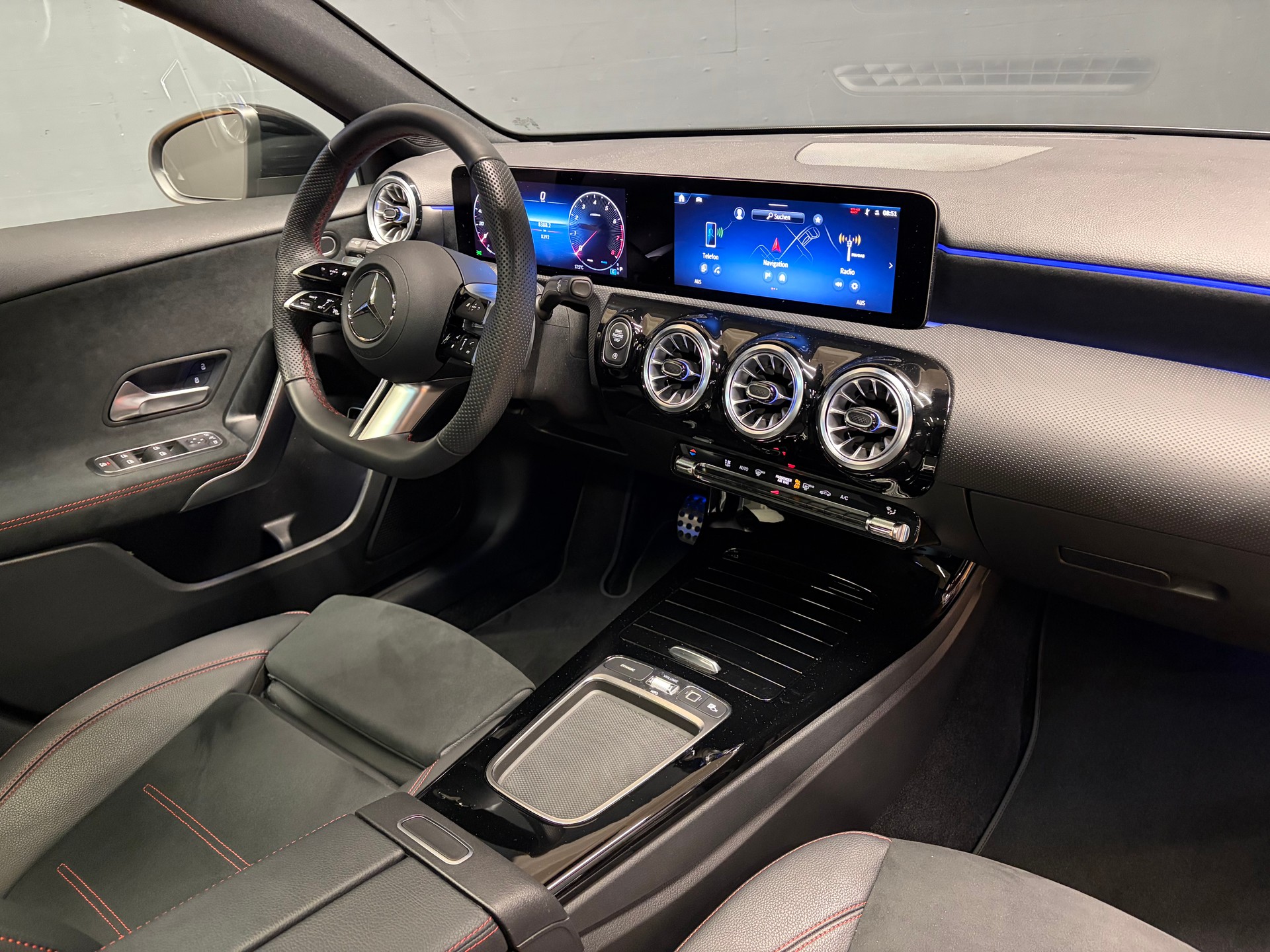 MERCEDES-BENZ A 200 - AMG - Limousine / 360 Grad Kamera / Panorama-Dach / Multibeam LED-image-11