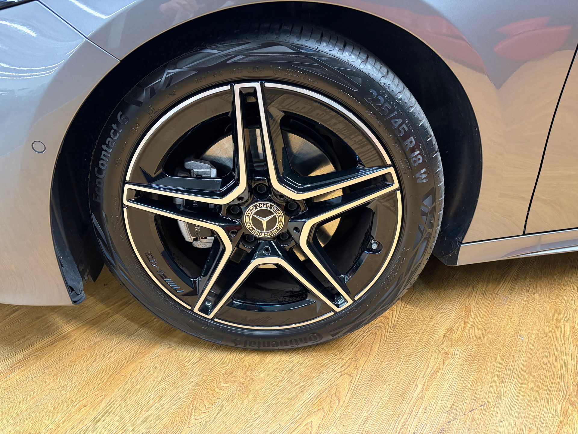 MERCEDES-BENZ A 200 - AMG - Limousine / 360 Grad Kamera / Panorama-Dach / Multibeam LED-image-5
