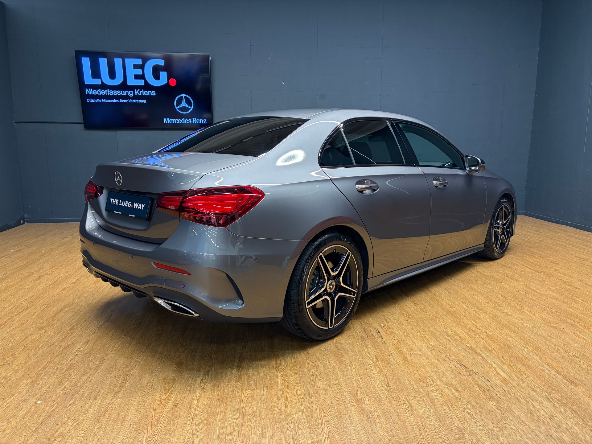 MERCEDES-BENZ A 200 - AMG - Limousine / 360 Grad Kamera / Panorama-Dach / Multibeam LED-image-6
