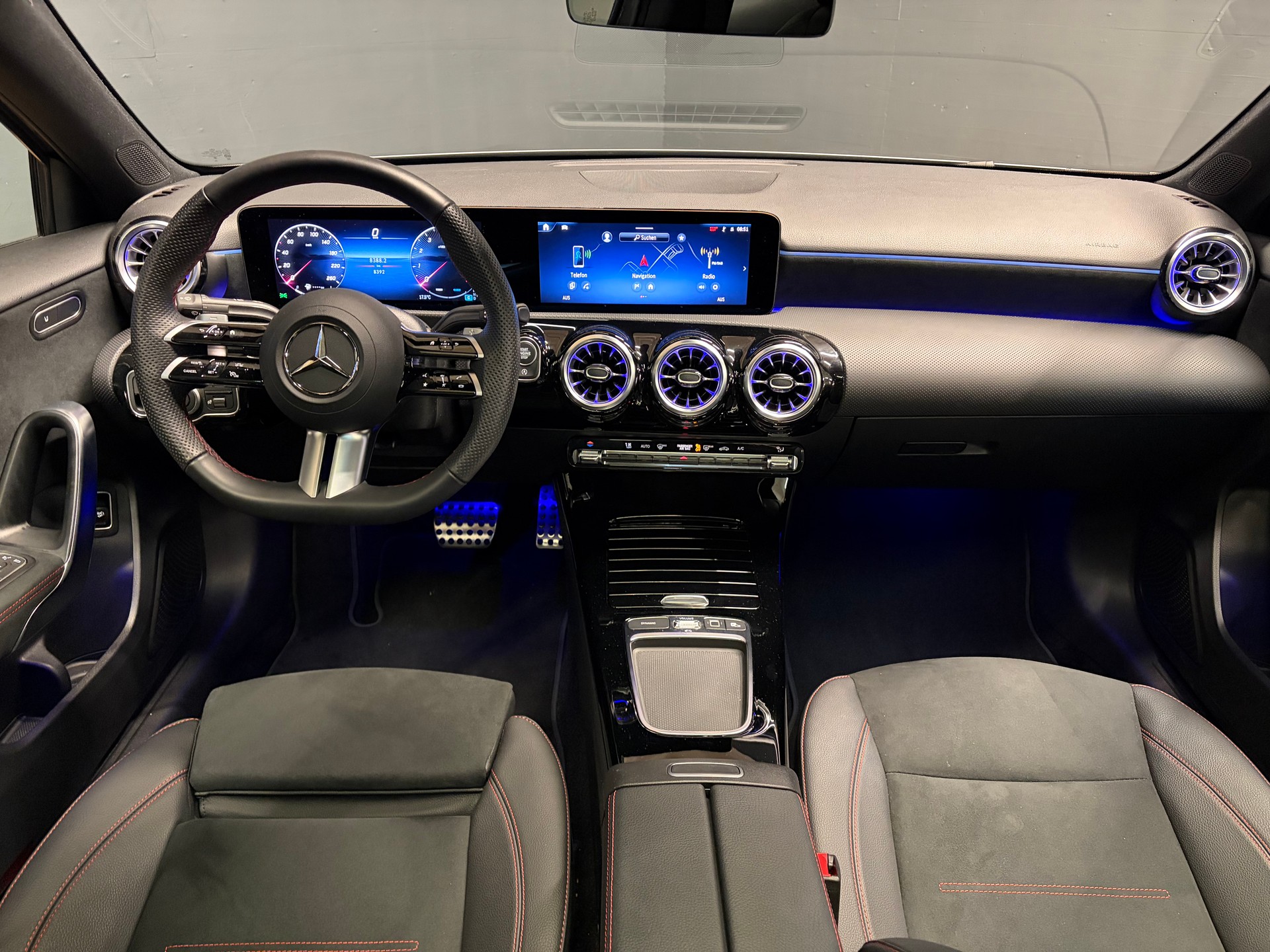 MERCEDES-BENZ A 200 - AMG - Limousine / 360 Grad Kamera / Panorama-Dach / Multibeam LED-image-10