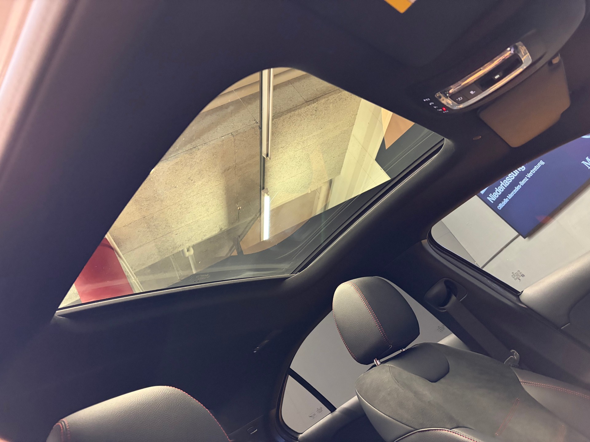 MERCEDES-BENZ A 200 - AMG - Limousine / 360 Grad Kamera / Panorama-Dach / Multibeam LED-image-12