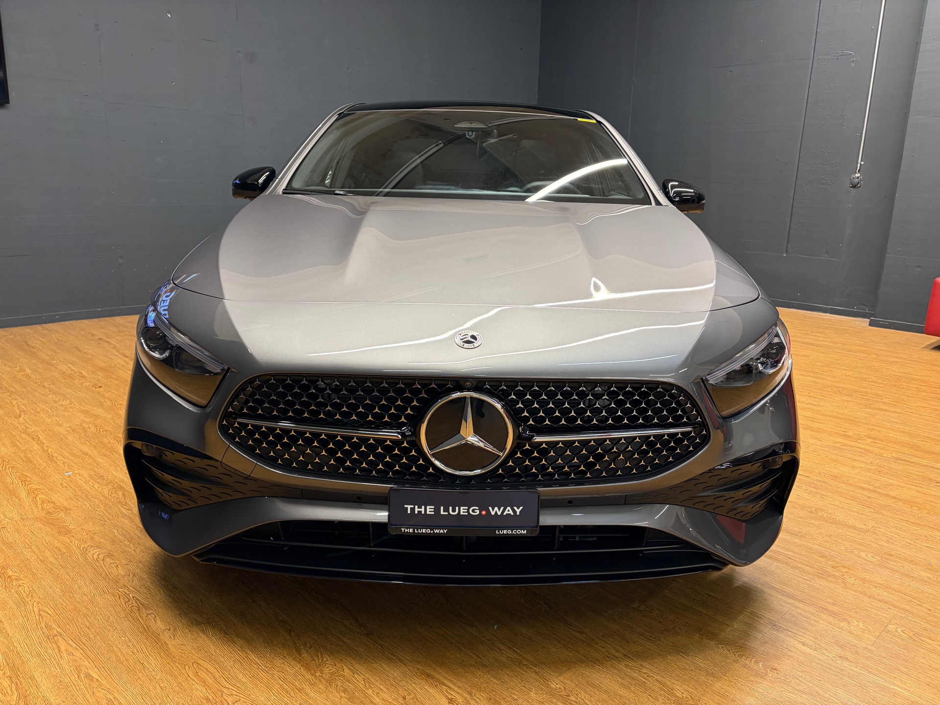 MERCEDES-BENZ A 200 - AMG - Limousine / 360 Grad Kamera / Panorama-Dach / Multibeam LED-image-3