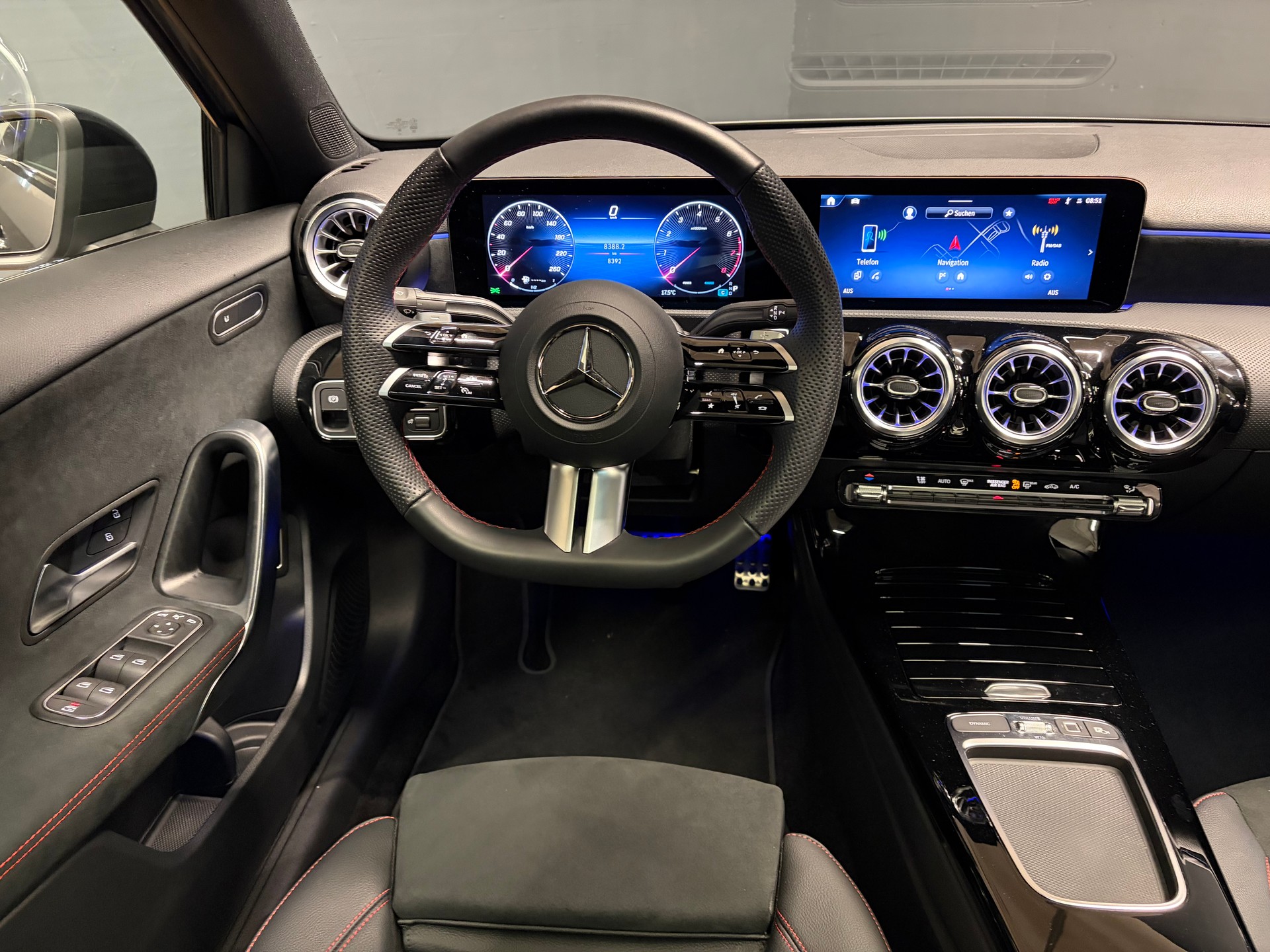 MERCEDES-BENZ A 200 - AMG - Limousine / 360 Grad Kamera / Panorama-Dach / Multibeam LED-image-9