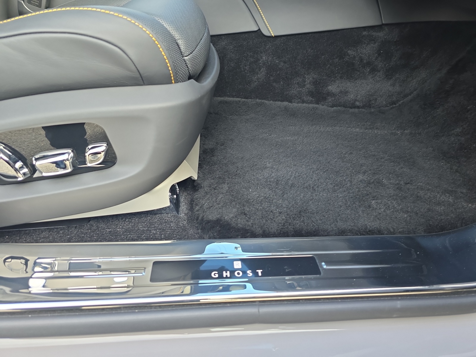 ROLLS-ROYCE Ghost - Schmohl-Auslieferung - RR Provenance 24 Monaten Garantie und Service-image-11