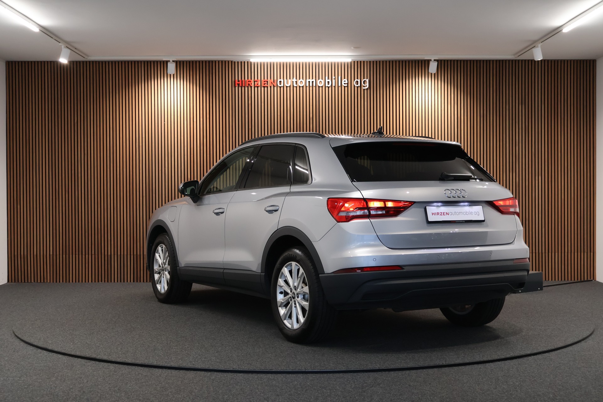 AUDI Q3 45 TFSI e S-tronic-image-2