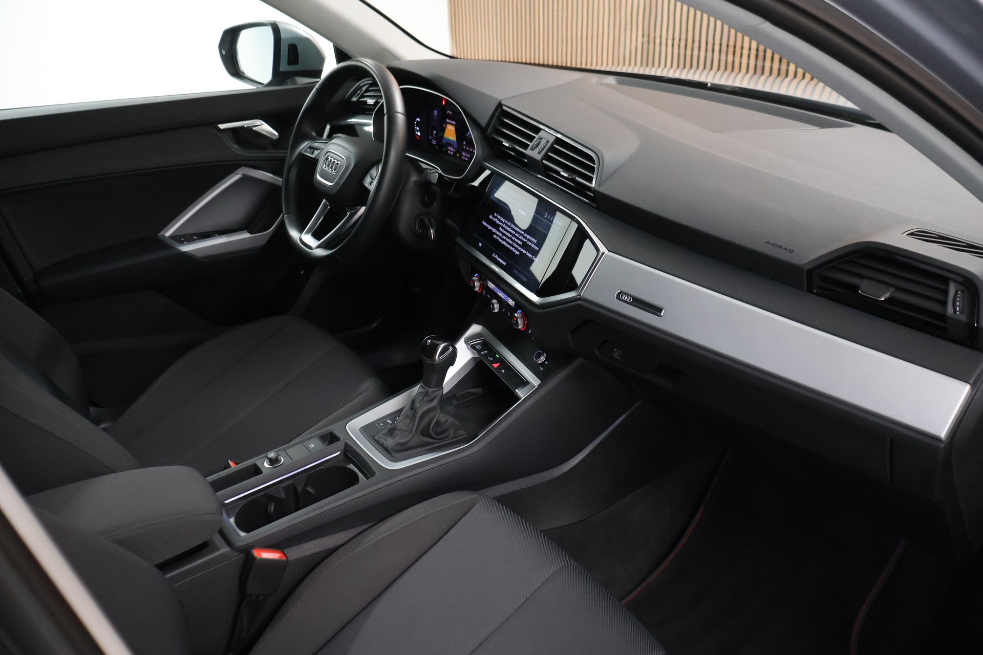 AUDI Q3 45 TFSI e S-tronic-image-15