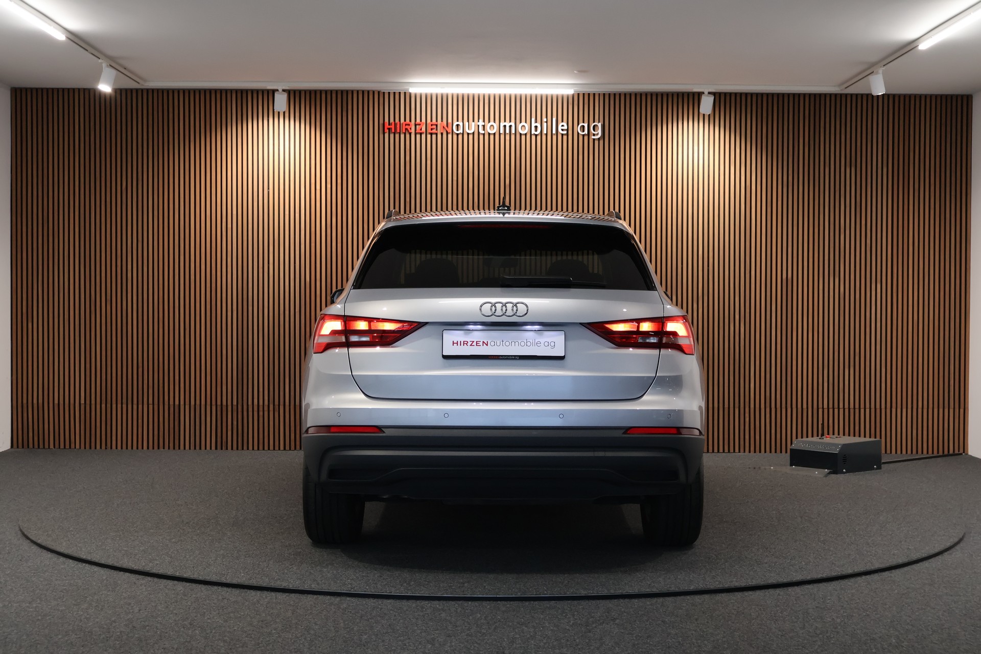 AUDI Q3 45 TFSI e S-tronic-image-3
