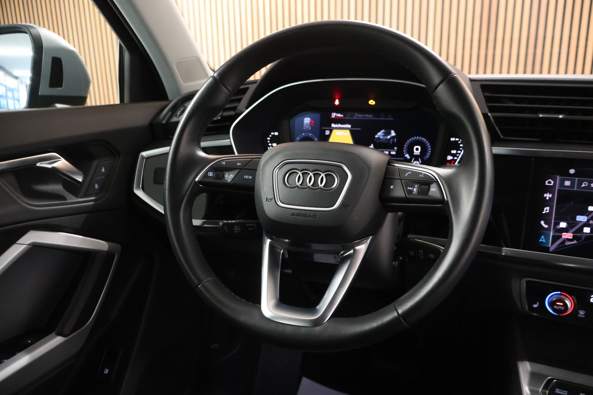 AUDI Q3 45 TFSI e S-tronic-image-17