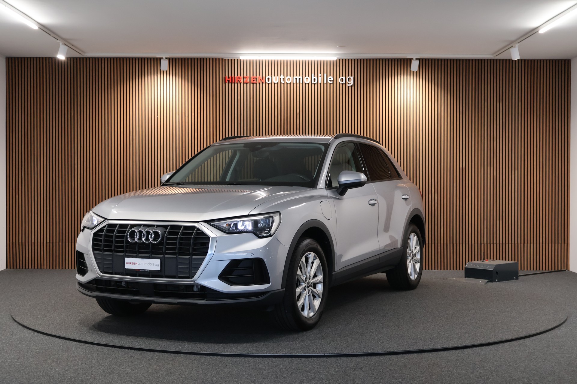 AUDI Q3 45 TFSI e S-tronic-image-0