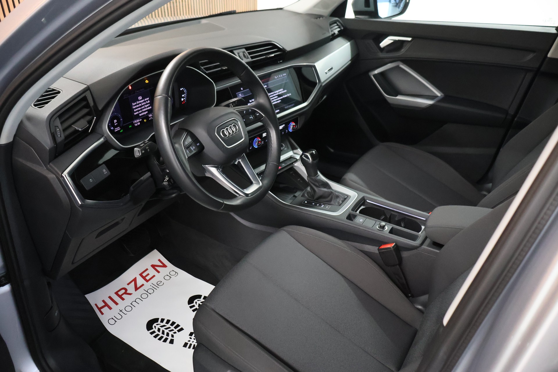 AUDI Q3 45 TFSI e S-tronic-image-9
