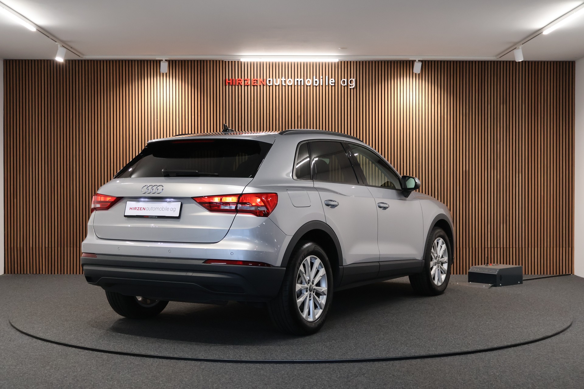 AUDI Q3 45 TFSI e S-tronic-image-4