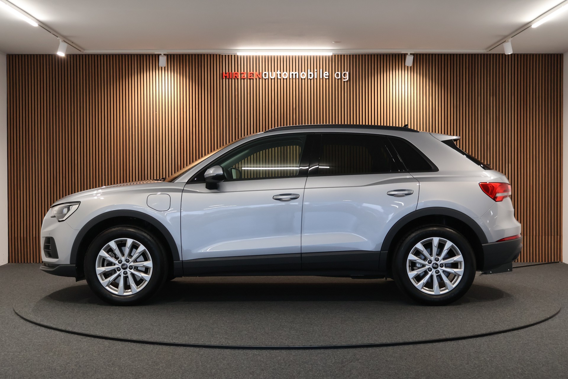 AUDI Q3 45 TFSI e S-tronic-image-1