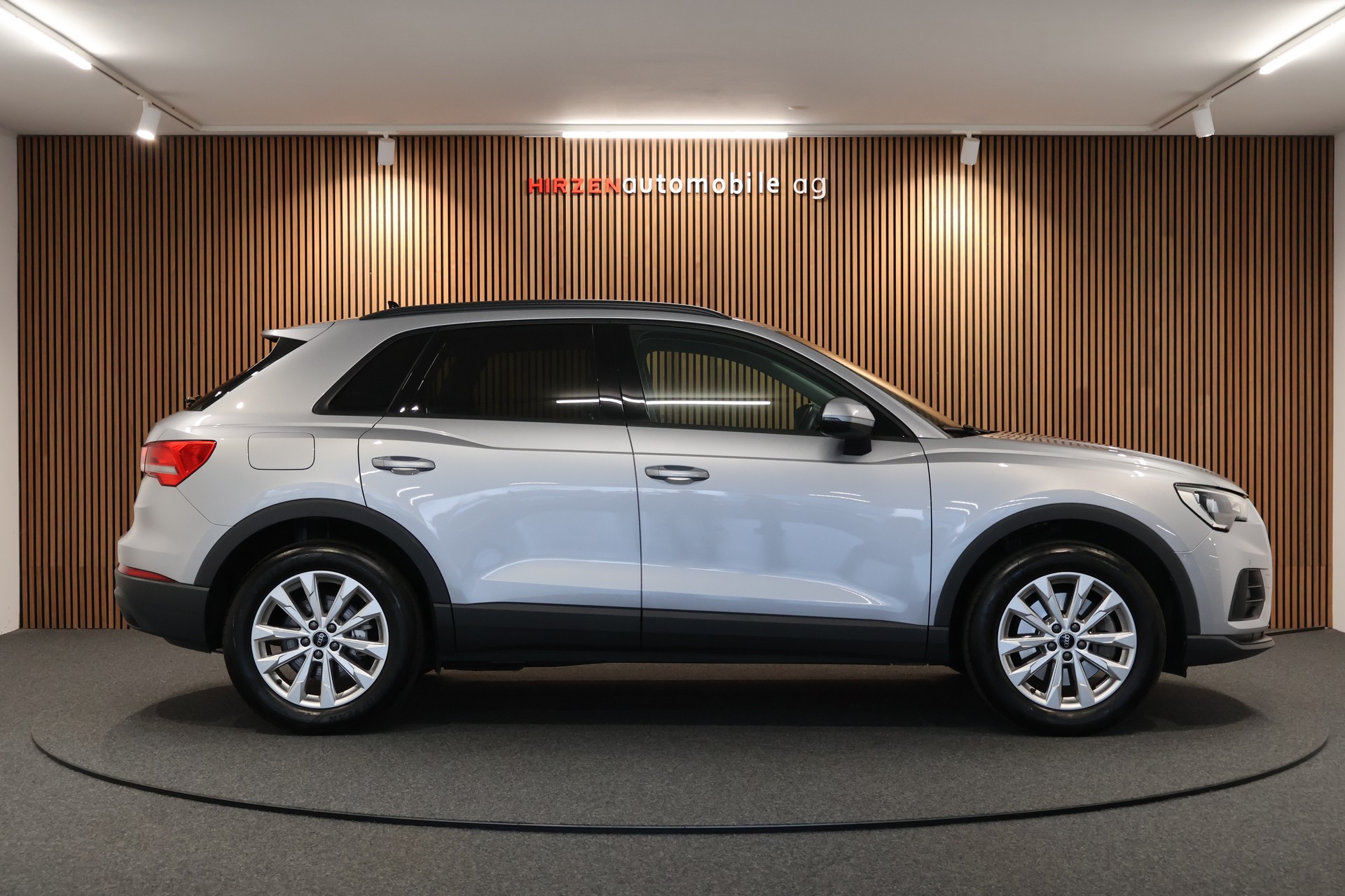 AUDI Q3 45 TFSI e S-tronic-image-5