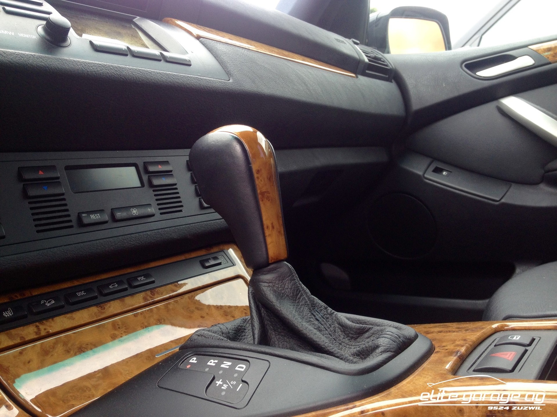 BMW X5 4.4i-image-10