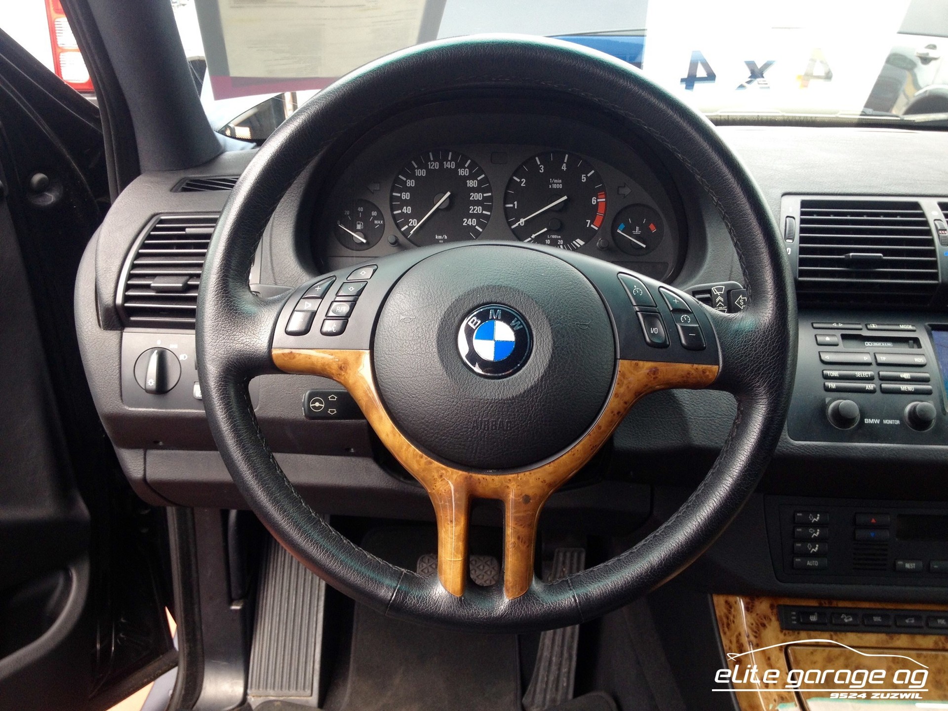 BMW X5 4.4i-image-13