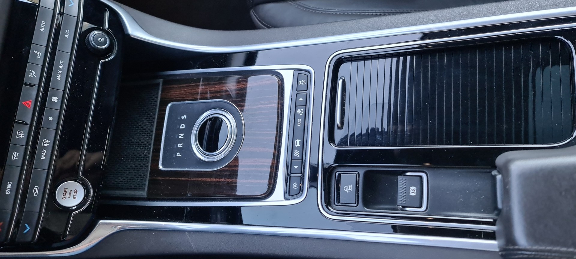 JAGUAR XF 20d Portfolio Automatic-image-21