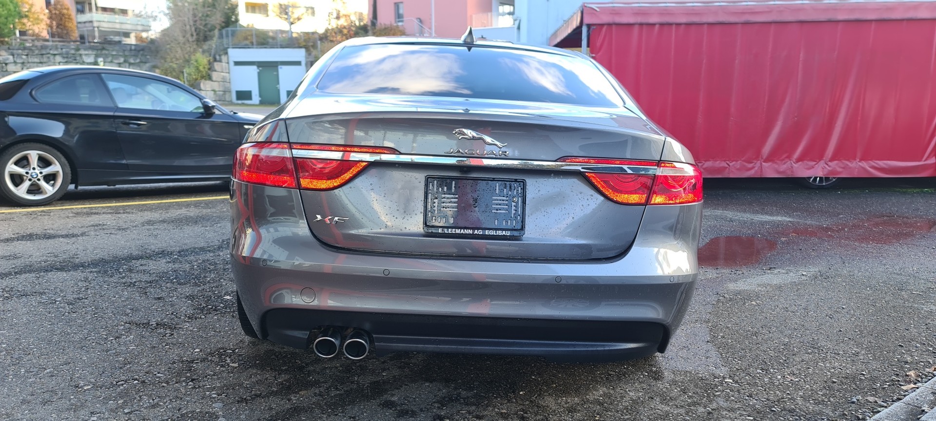 JAGUAR XF 20d Portfolio Automatic-showroom-element-3