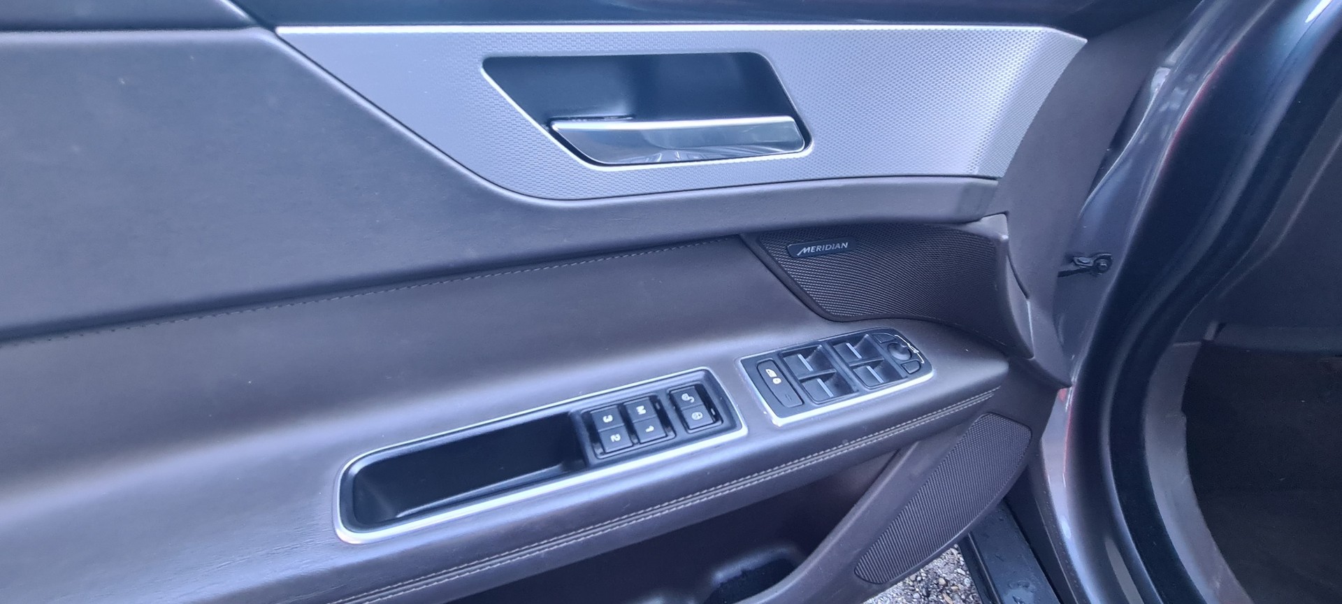 JAGUAR XF 20d Portfolio Automatic-image-19