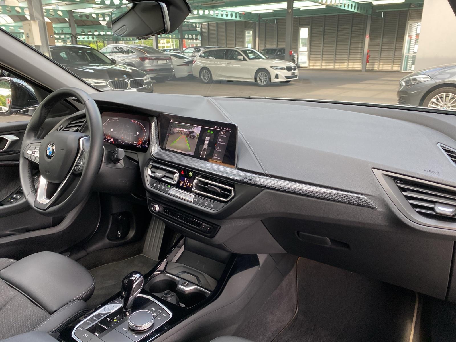 BMW 120d xDrive-image-10
