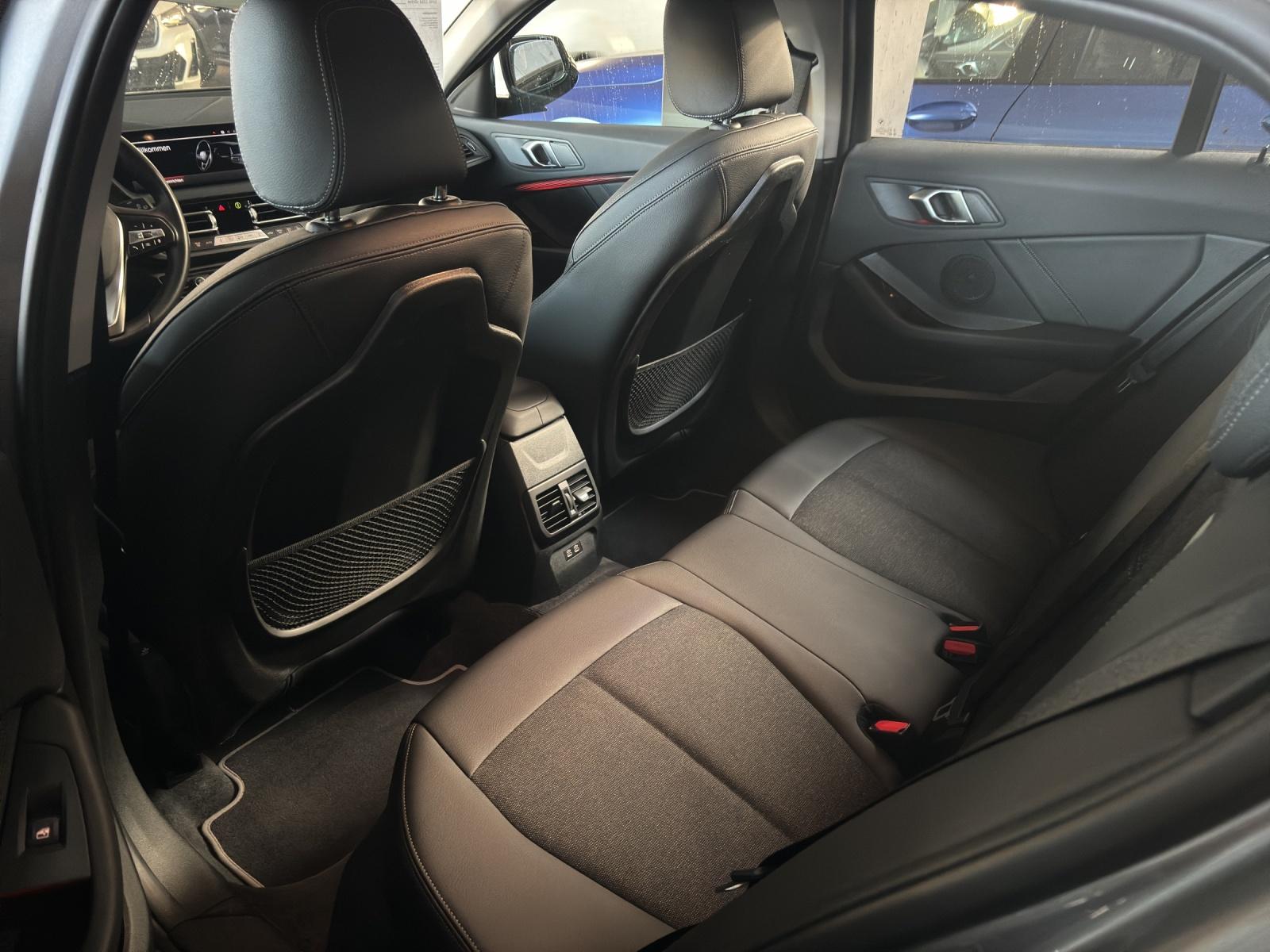 BMW 120d xDrive-image-24