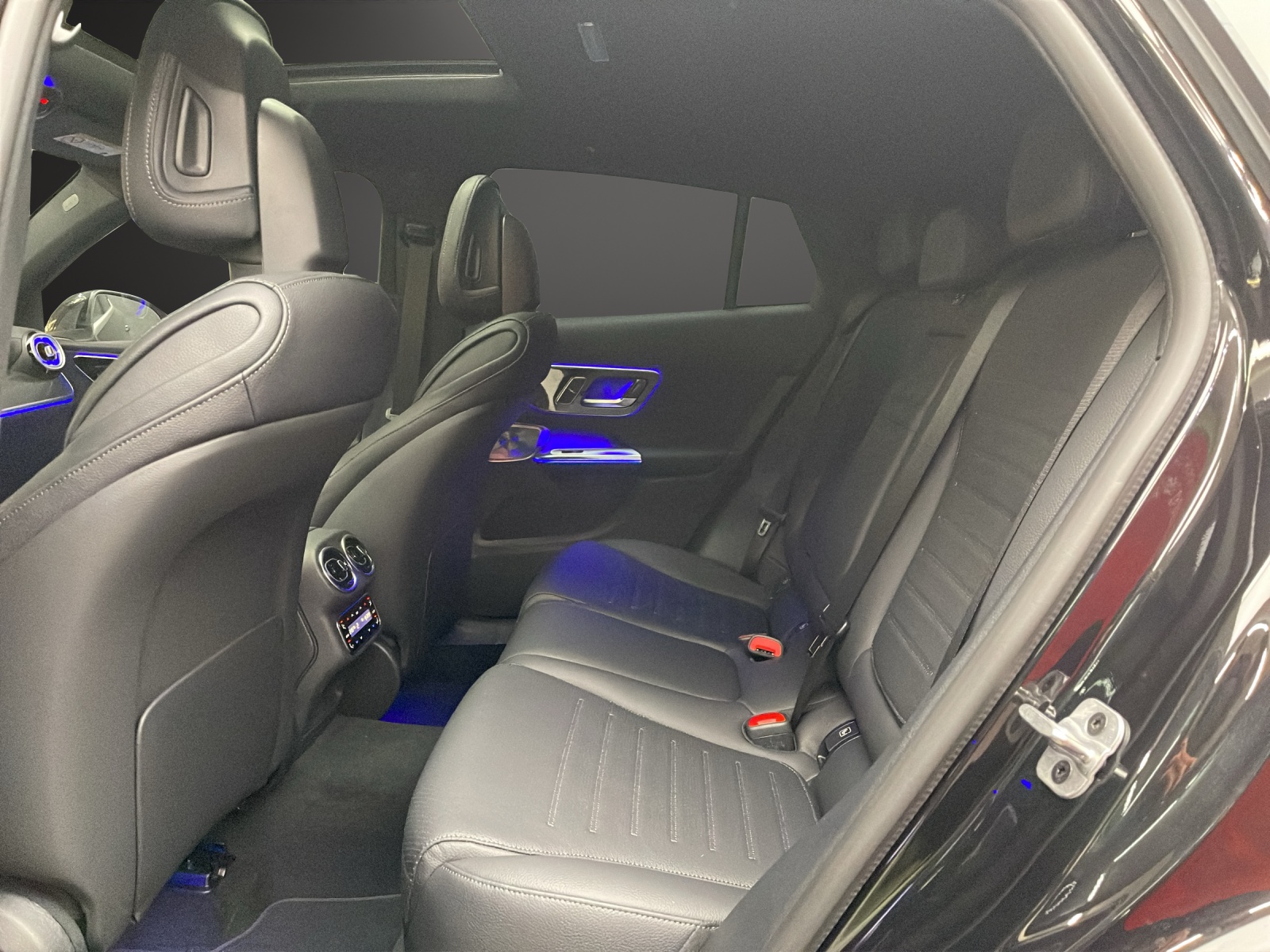 MERCEDES-BENZ GLC 300 de 4MATIC Coupé with EQ Hybrid-image-7