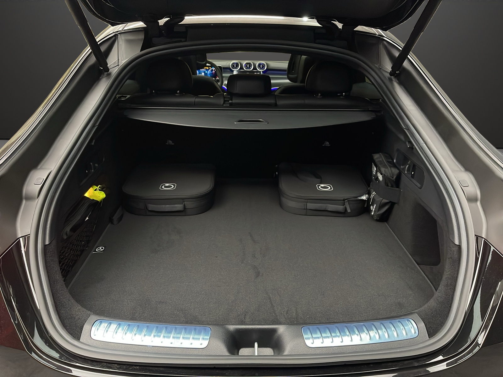 MERCEDES-BENZ GLC 300 de 4MATIC Coupé with EQ Hybrid-image-9