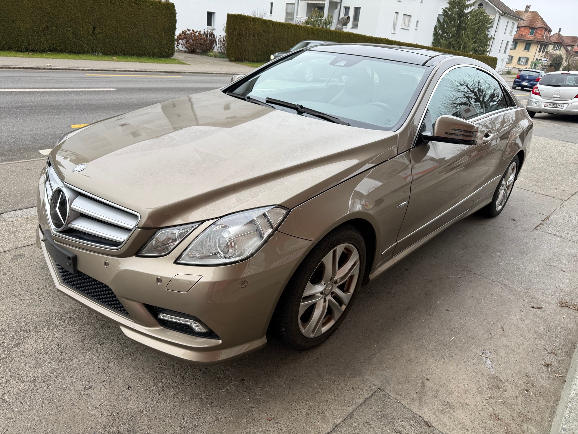 MERCEDES-BENZ E 350 CGI BlueEfficiency 7G-Tronic-image-0
