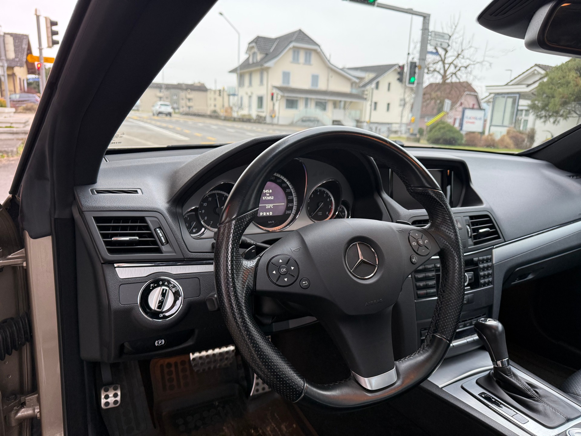 MERCEDES-BENZ E 350 CGI BlueEfficiency 7G-Tronic-image-12