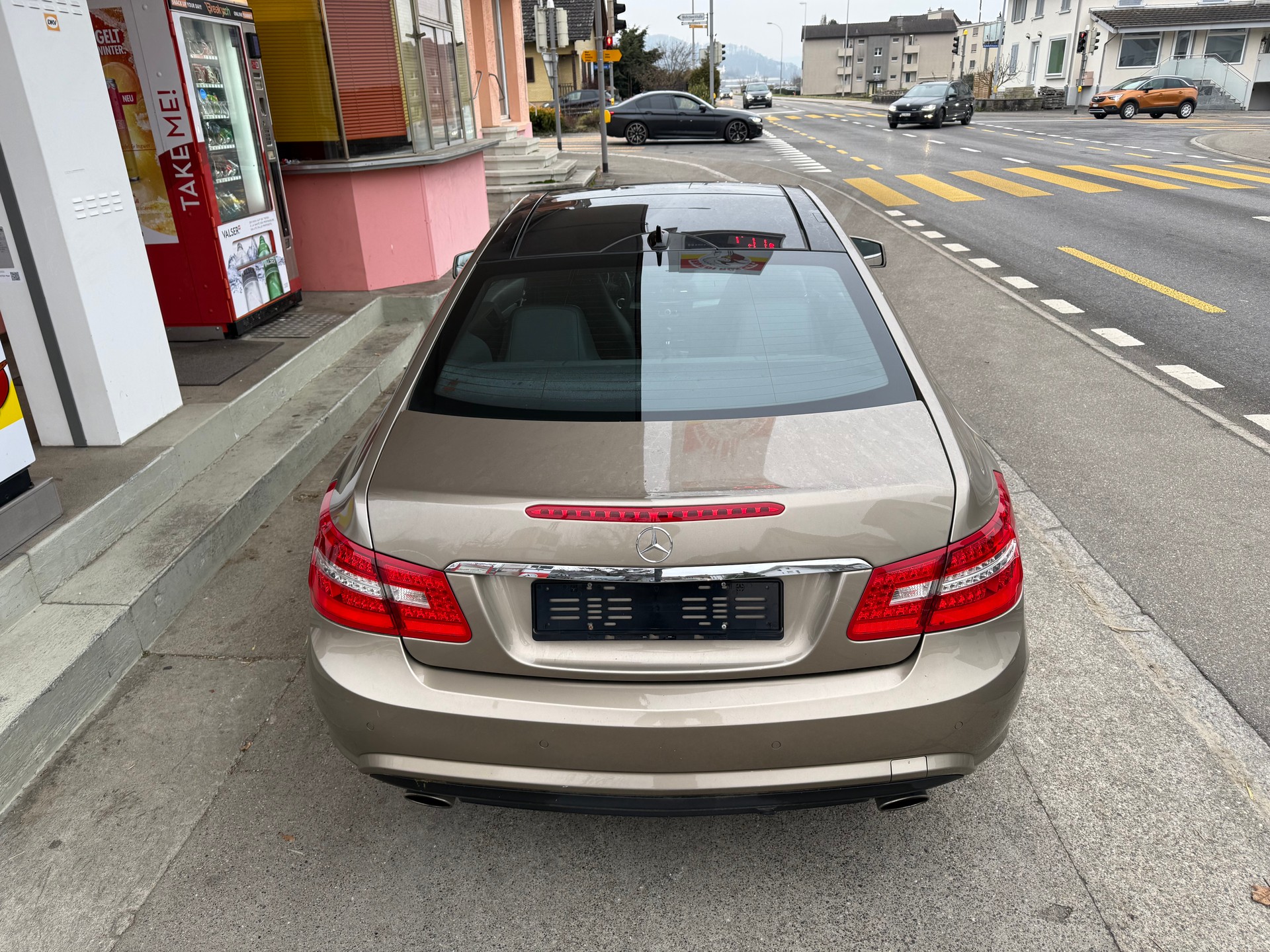 MERCEDES-BENZ E 350 CGI BlueEfficiency 7G-Tronic-image-4