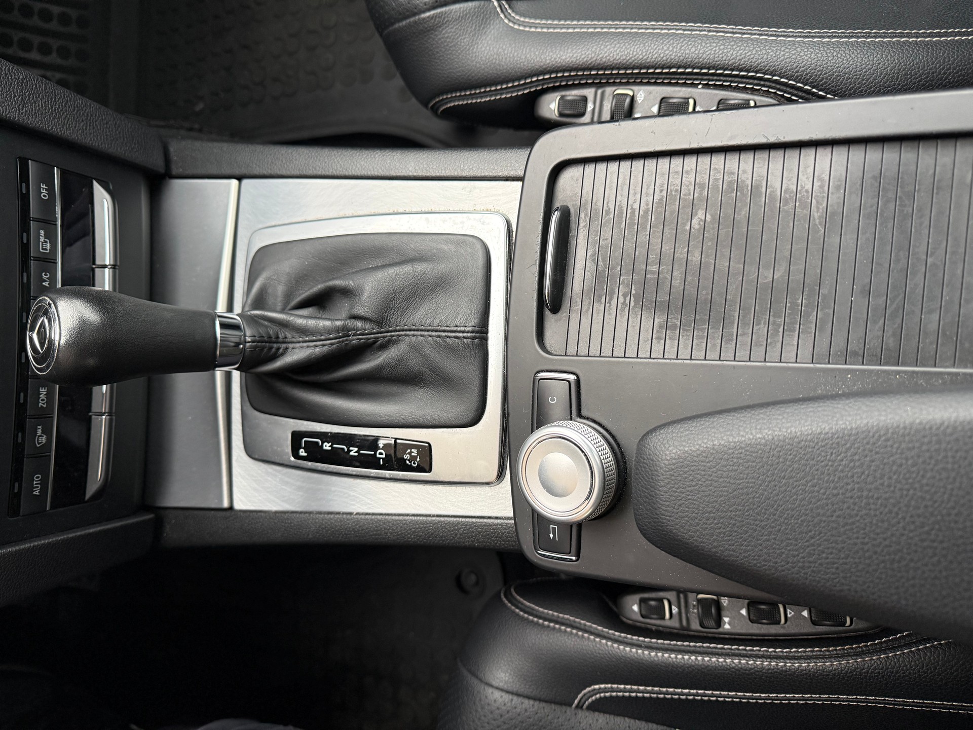 MERCEDES-BENZ E 350 CGI BlueEfficiency 7G-Tronic-image-14