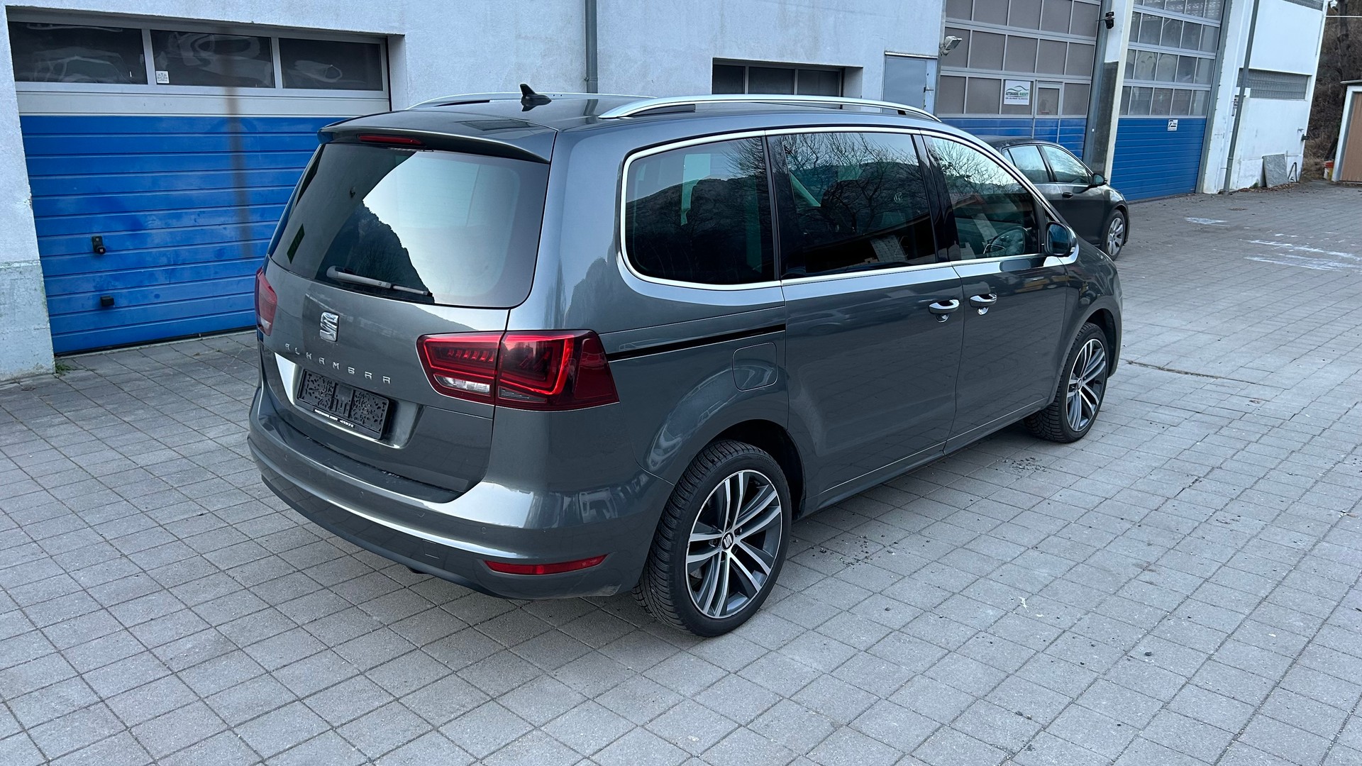 SEAT Alhambra 2.0 TDI 4Drive SWISS FR-image-3