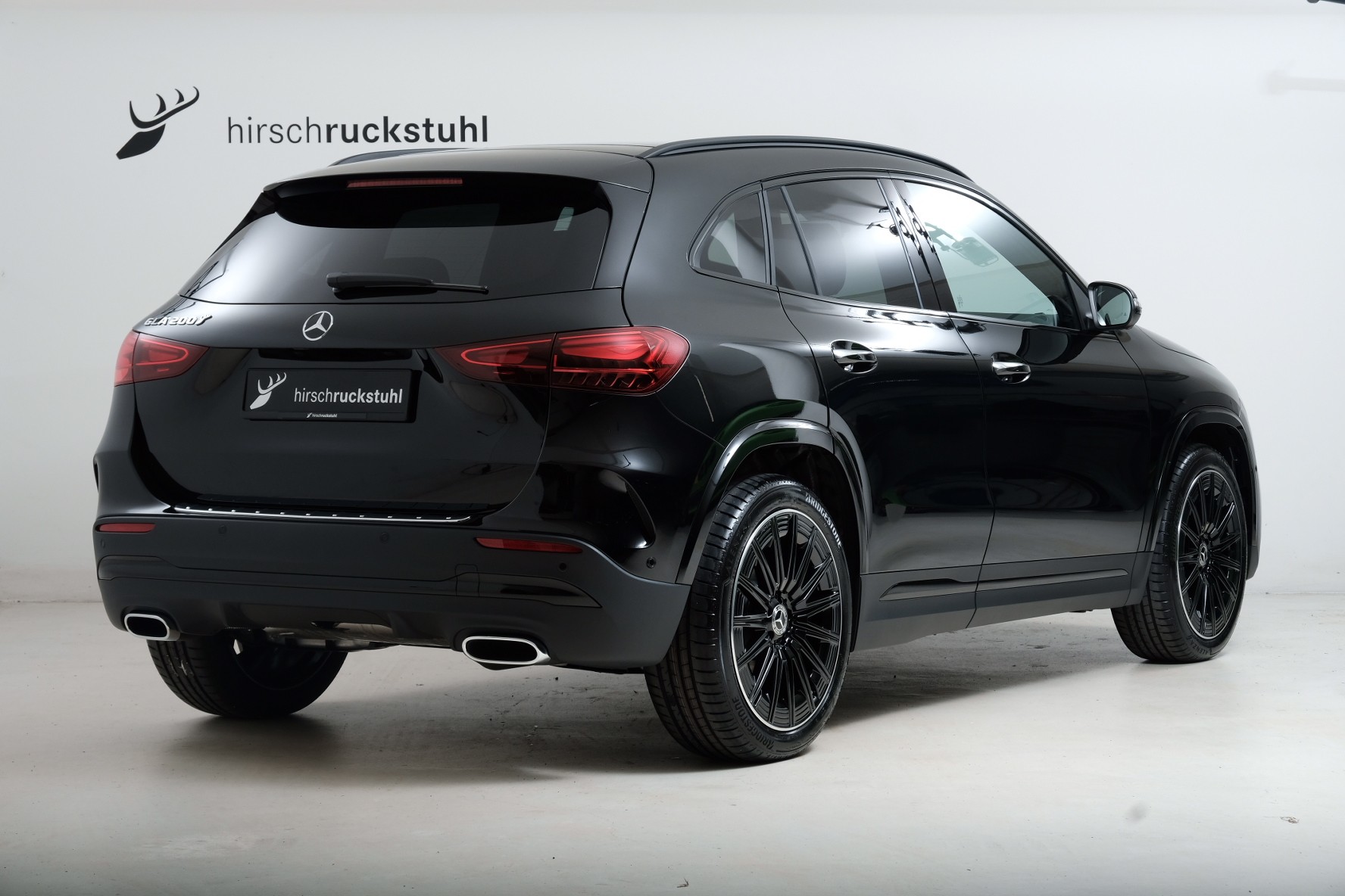 MERCEDES-BENZ GLA 200 Night Star 7G-DCT-showroom-element-3