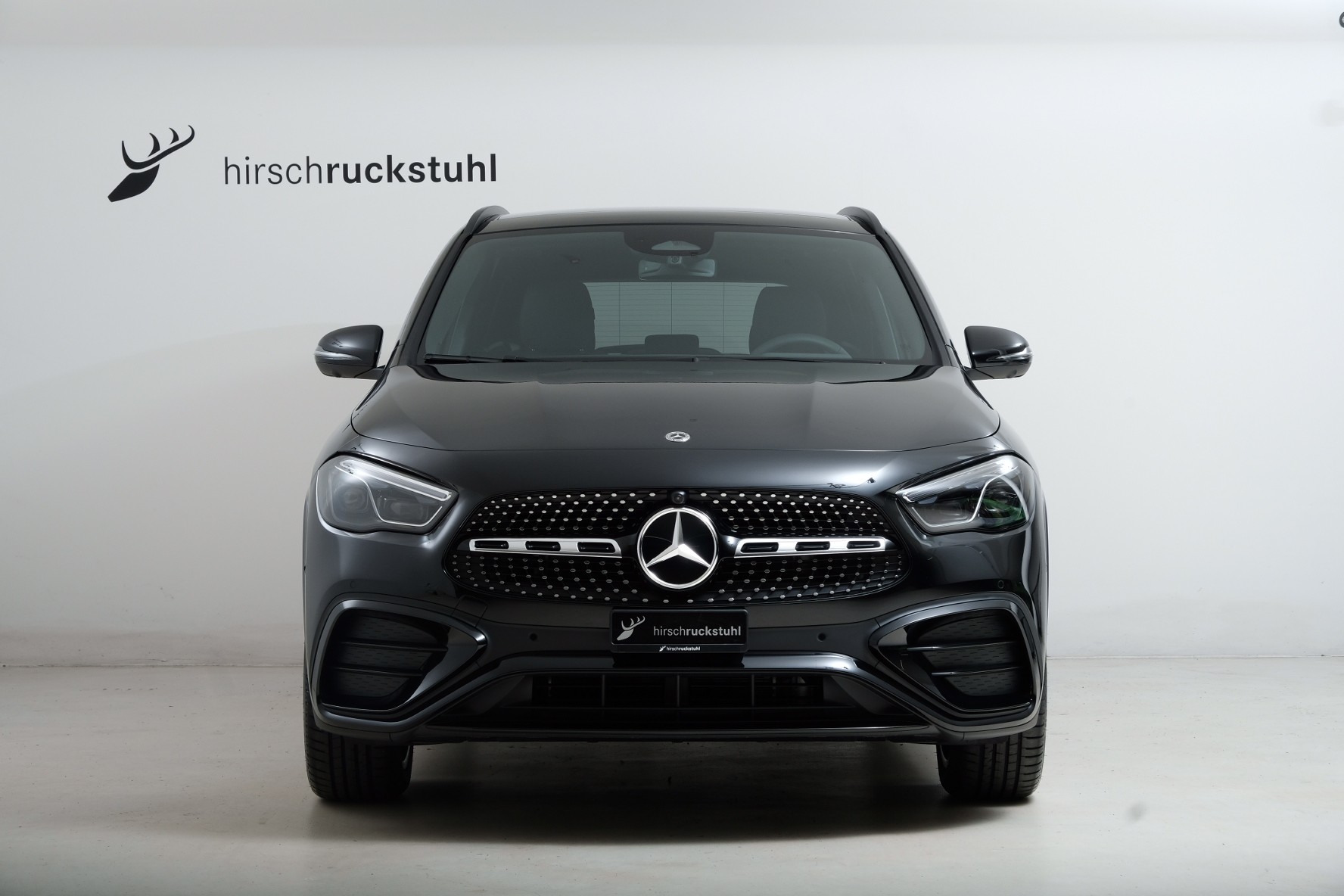 MERCEDES-BENZ GLA 200 Night Star 7G-DCT-showroom-element-1