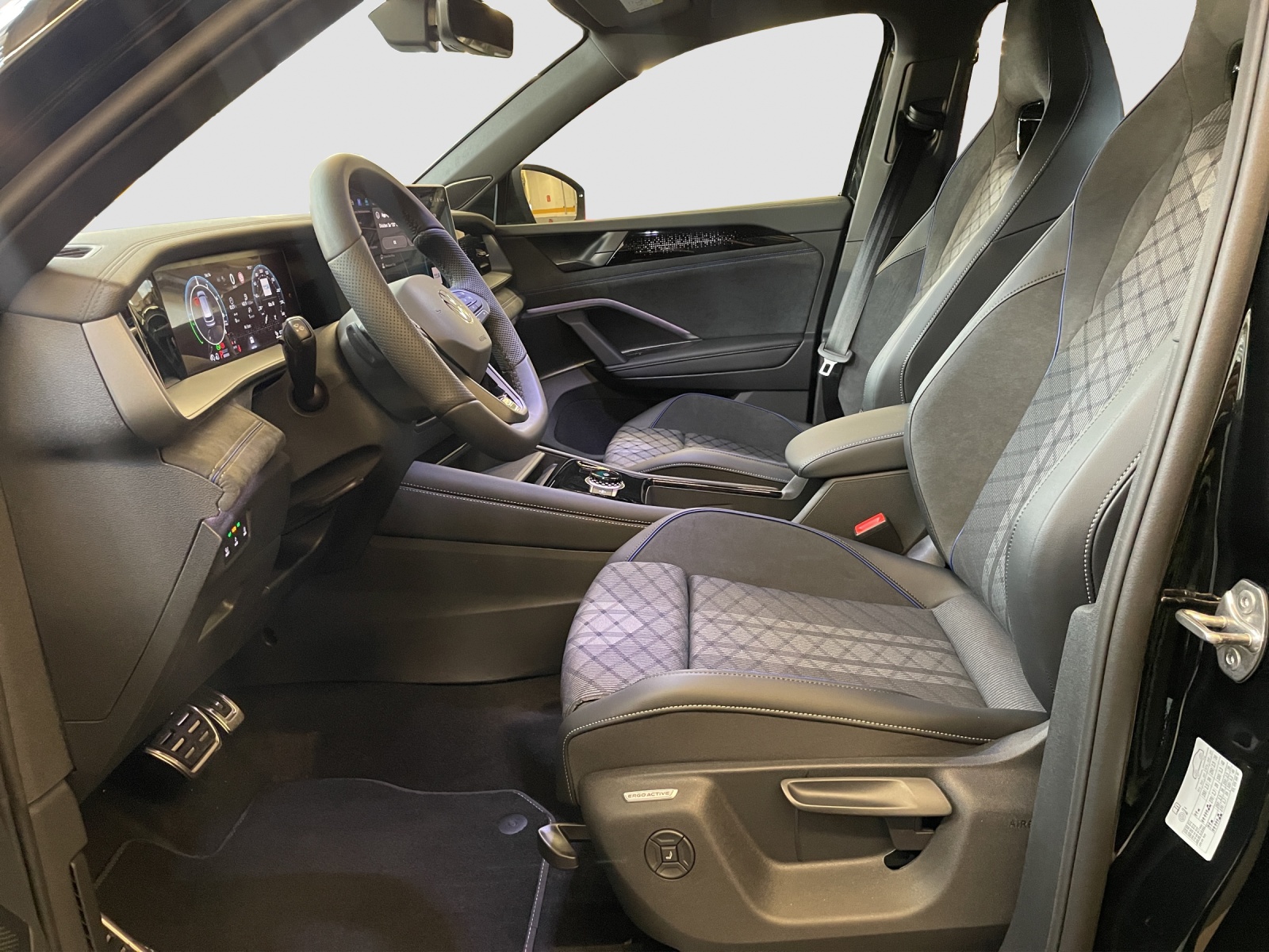 VW Tayron 1.5 TSI evo2 eHybrid R-Line DSG-image-8