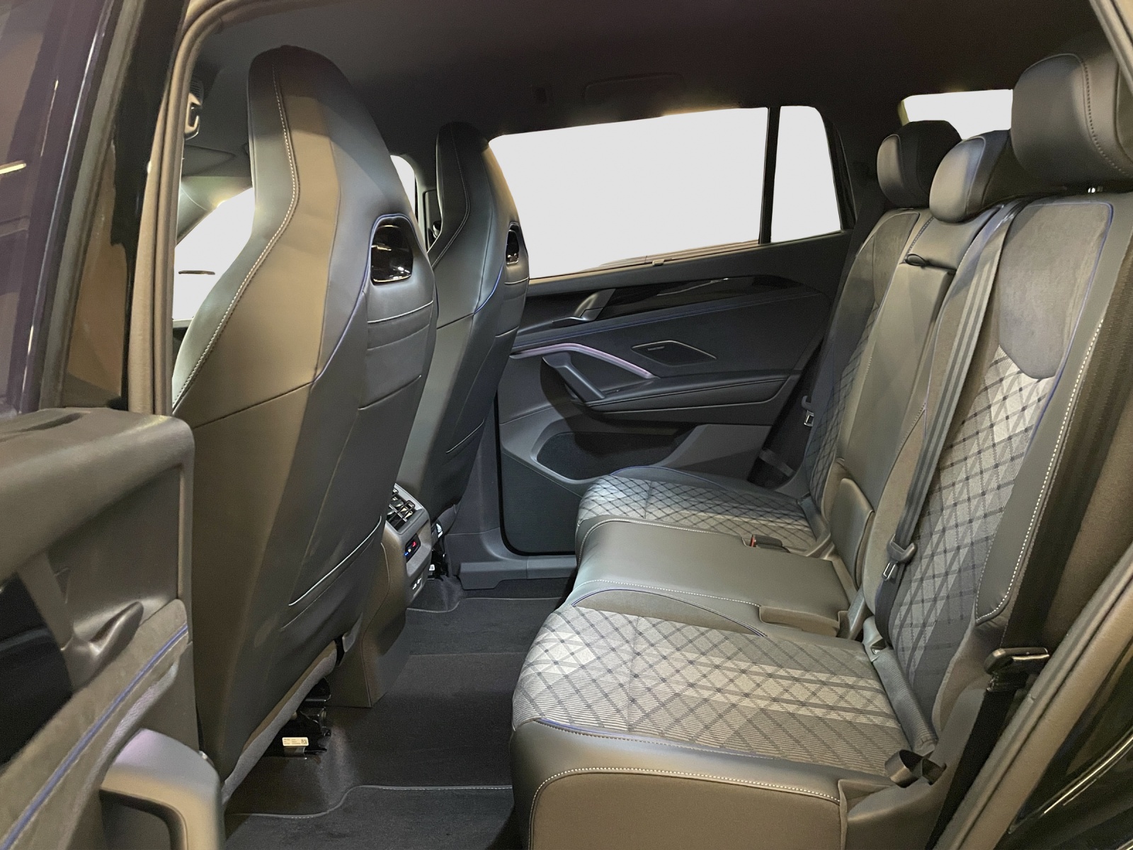 VW Tayron 1.5 TSI evo2 eHybrid R-Line DSG-image-12