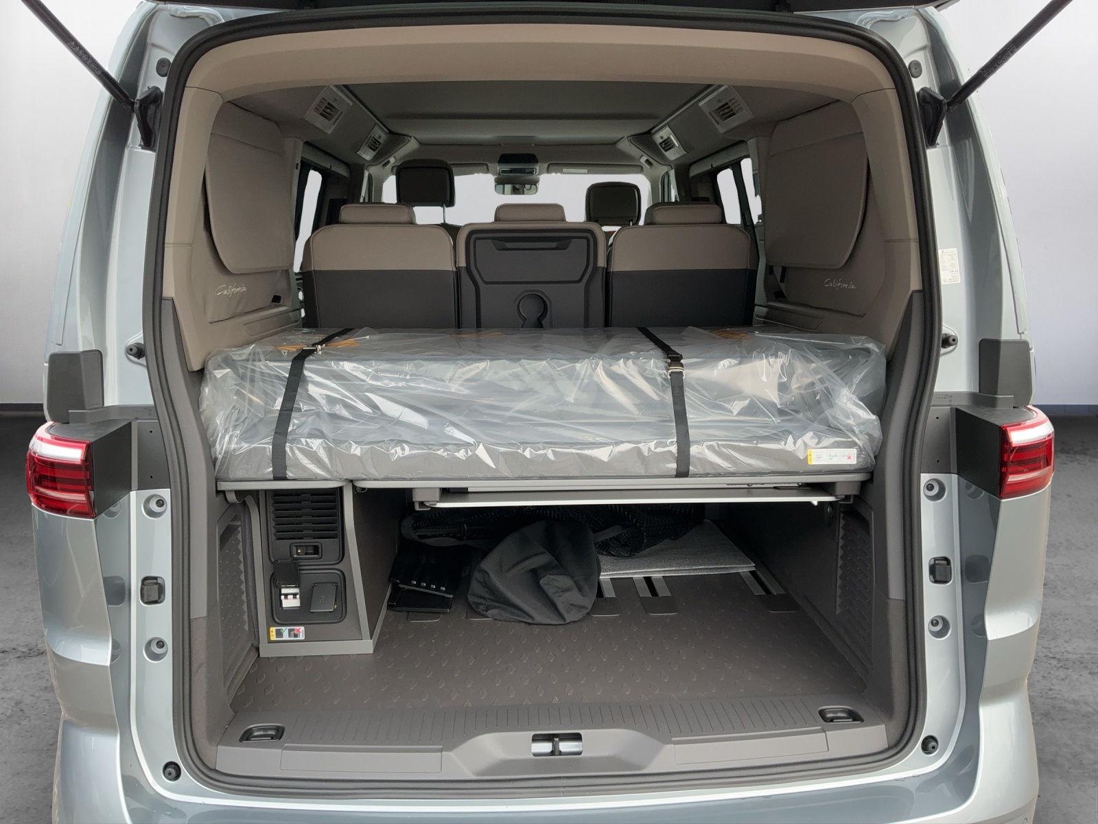 VW California Beach Tour Liberty 2.0 TDI-image-11