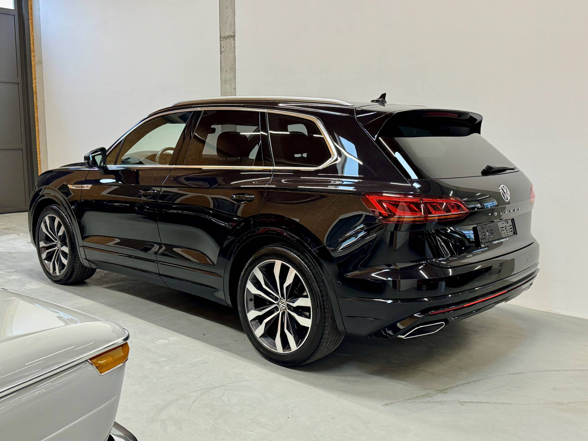 VW Touareg 3.0 V6 TDI 286 R-Line-image-1
