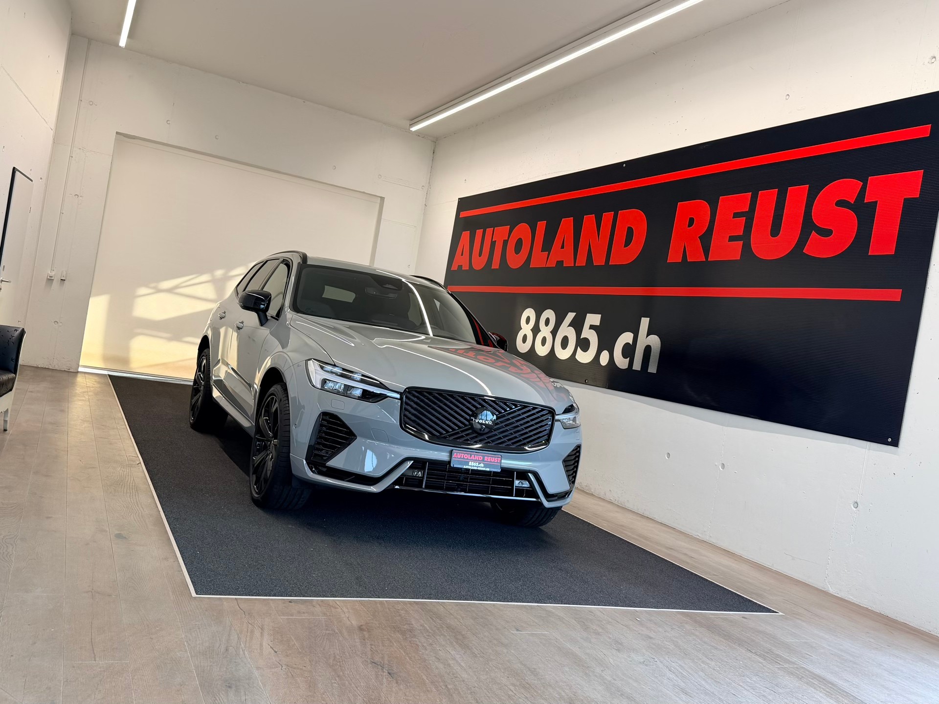 VOLVO XC60 T6 eAWD PluginHybrid Black Edition Geartronic-image-0