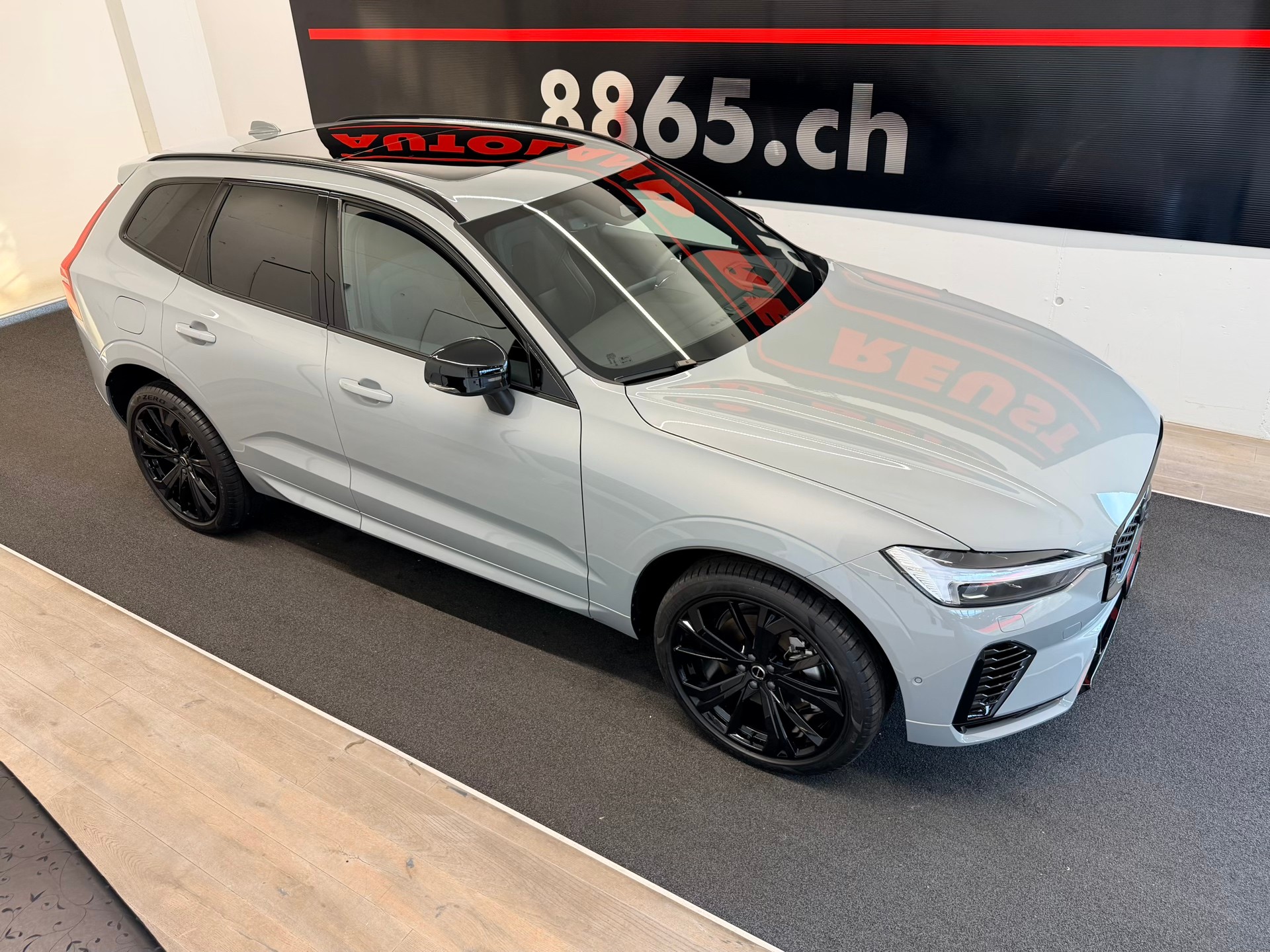 VOLVO XC60 T6 eAWD PluginHybrid Black Edition Geartronic-image-4