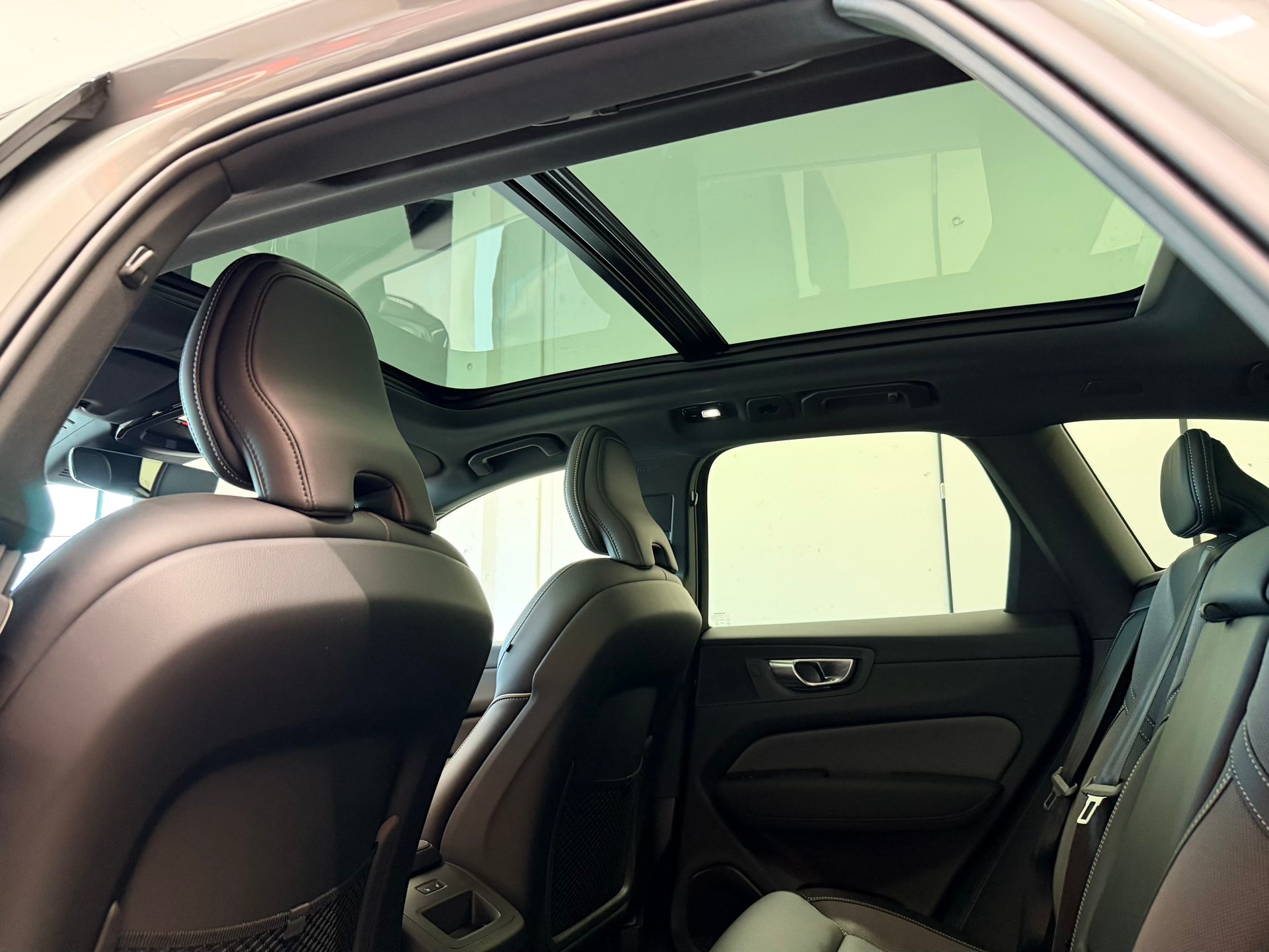 VOLVO XC60 T6 eAWD PluginHybrid Black Edition Geartronic-image-13