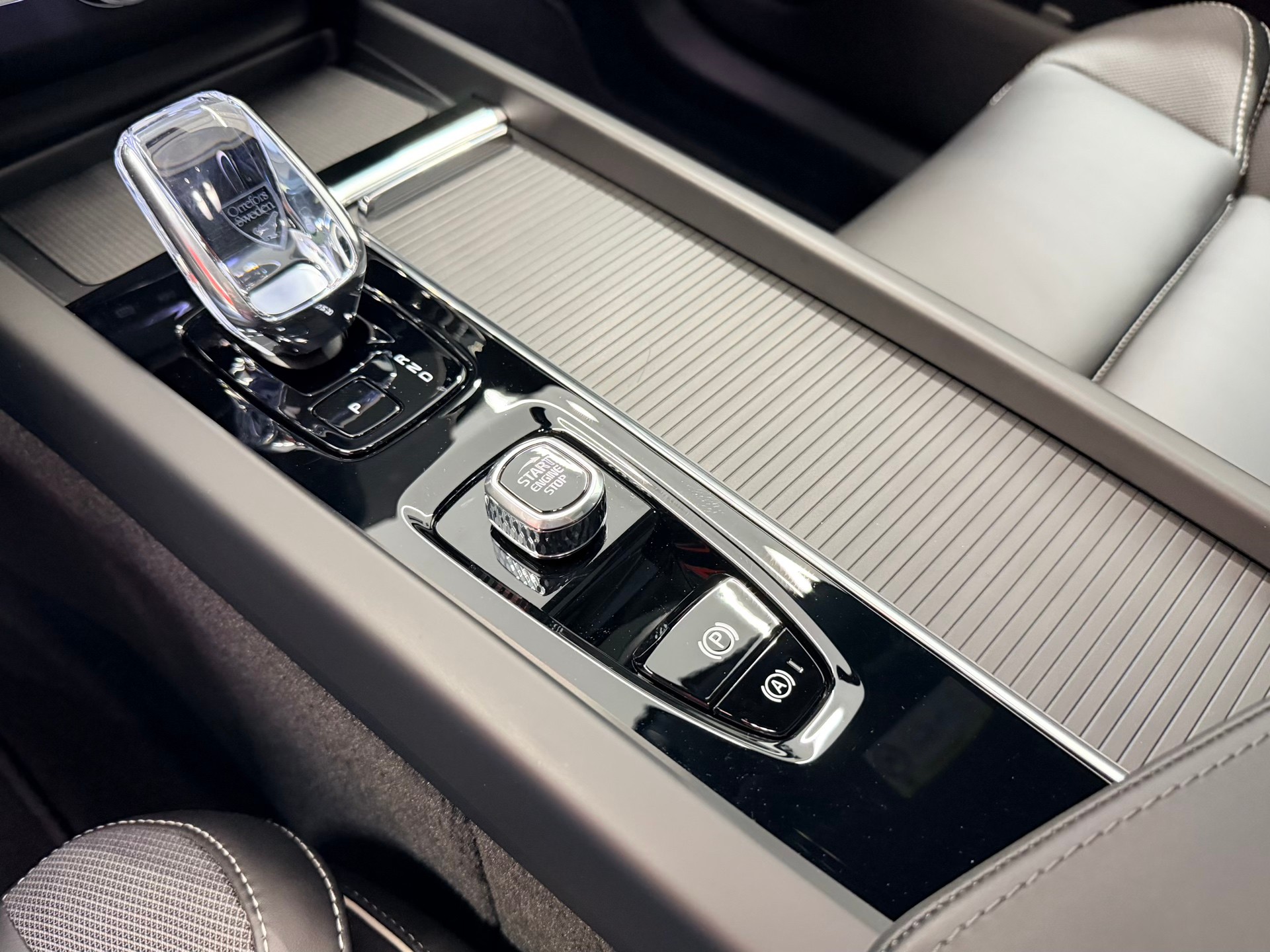 VOLVO XC60 T6 eAWD PluginHybrid Black Edition Geartronic-image-20